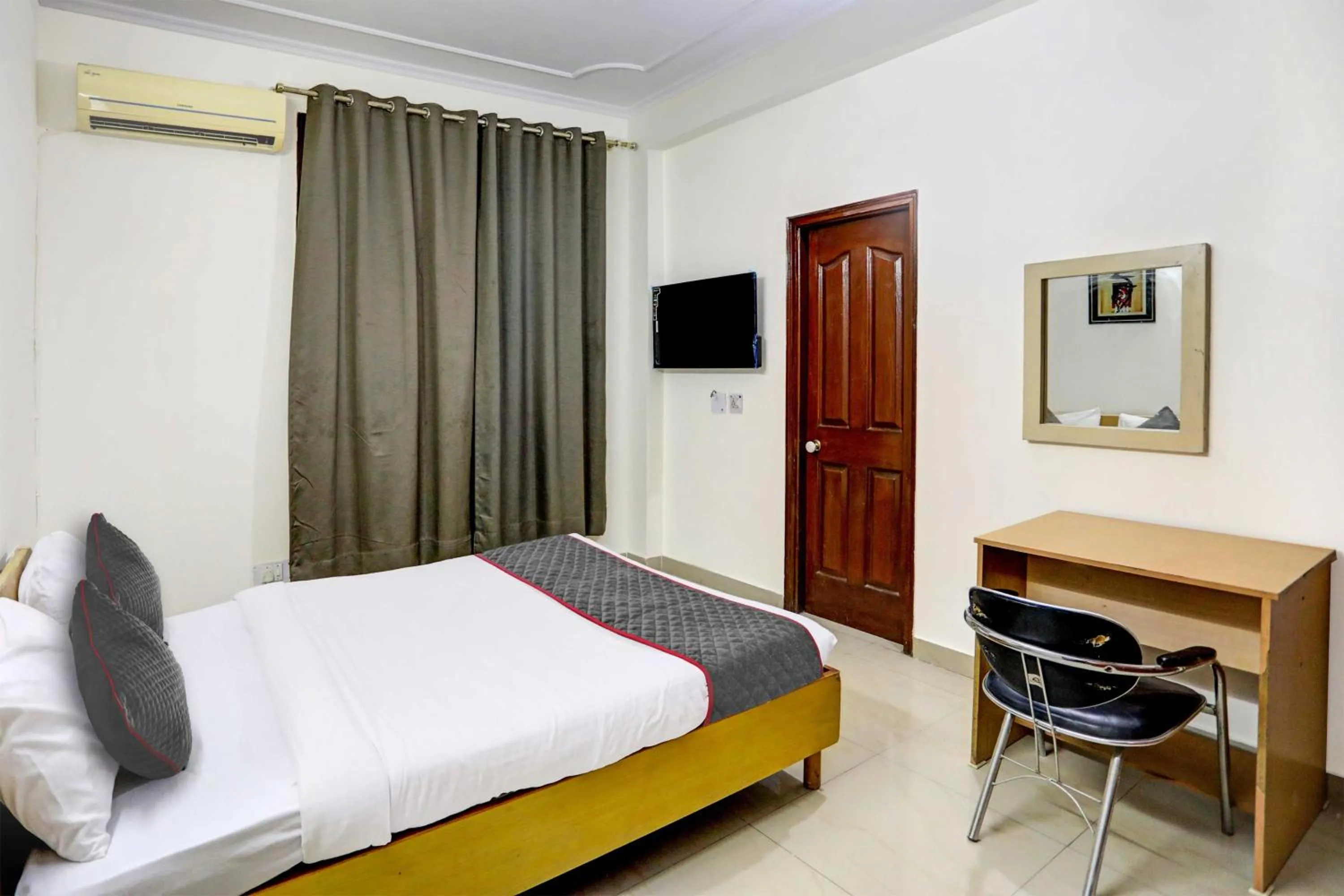 Bedroom, Bed in Hotel O Sunshine Near Iskcon Temple Noida