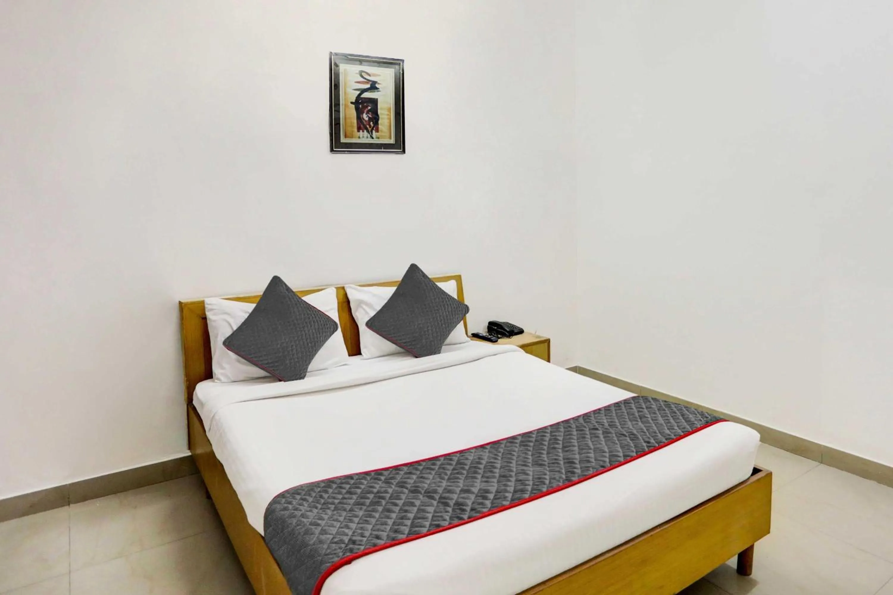 Bedroom, Bed in Hotel O Sunshine Near Iskcon Temple Noida