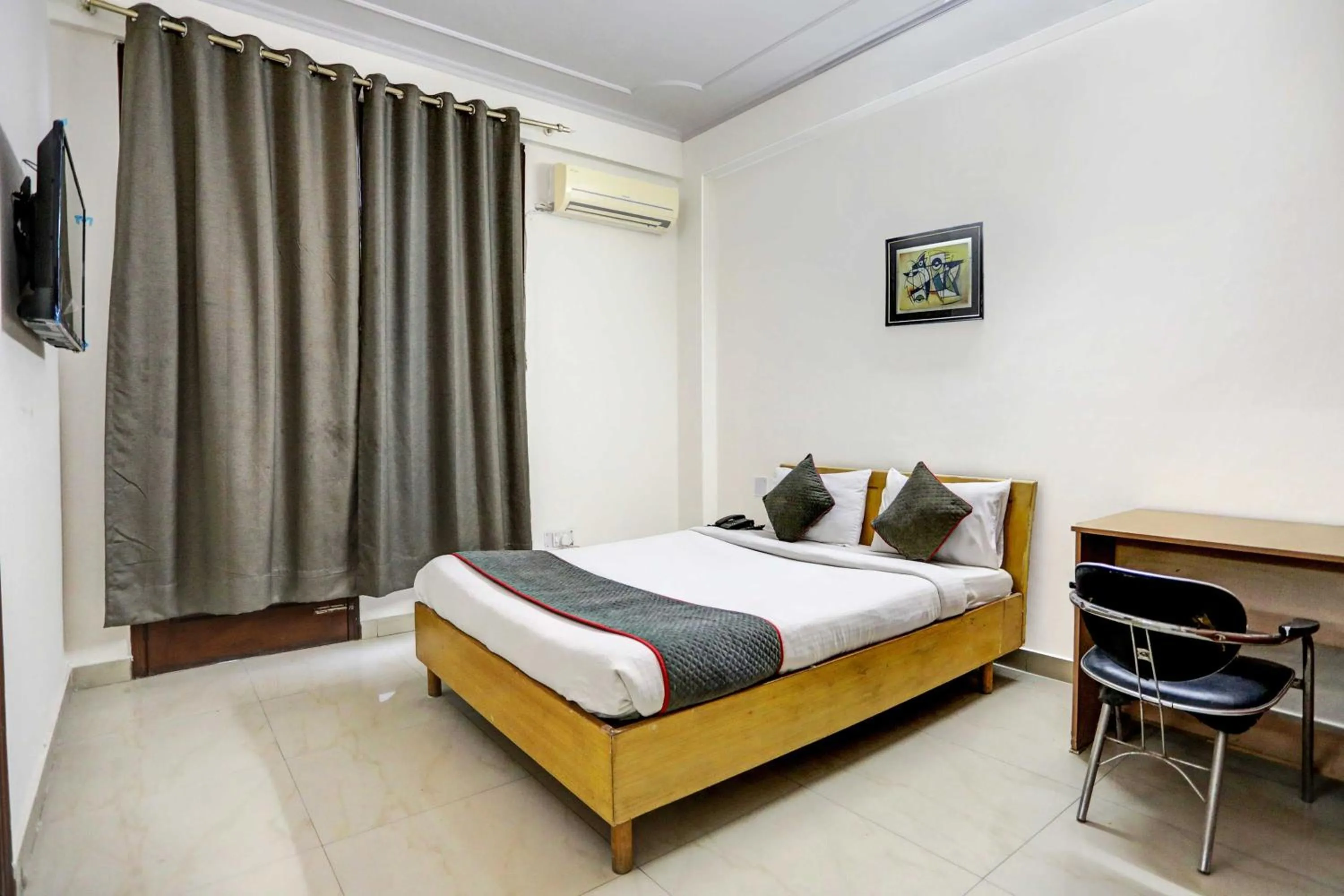 Bedroom, Bed in Hotel O Sunshine Near Iskcon Temple Noida