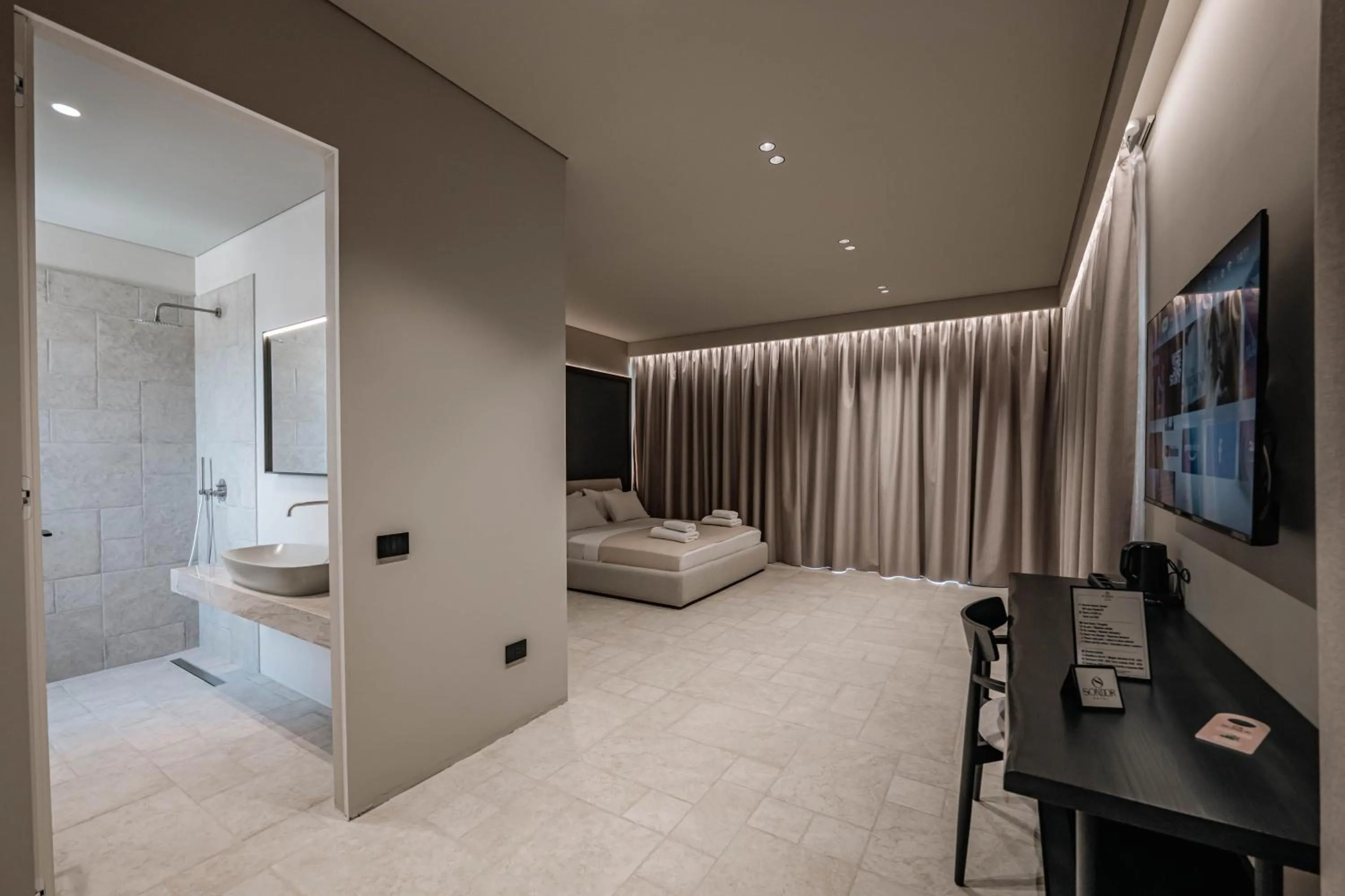 Toilet, Bed in Sondor Hotel