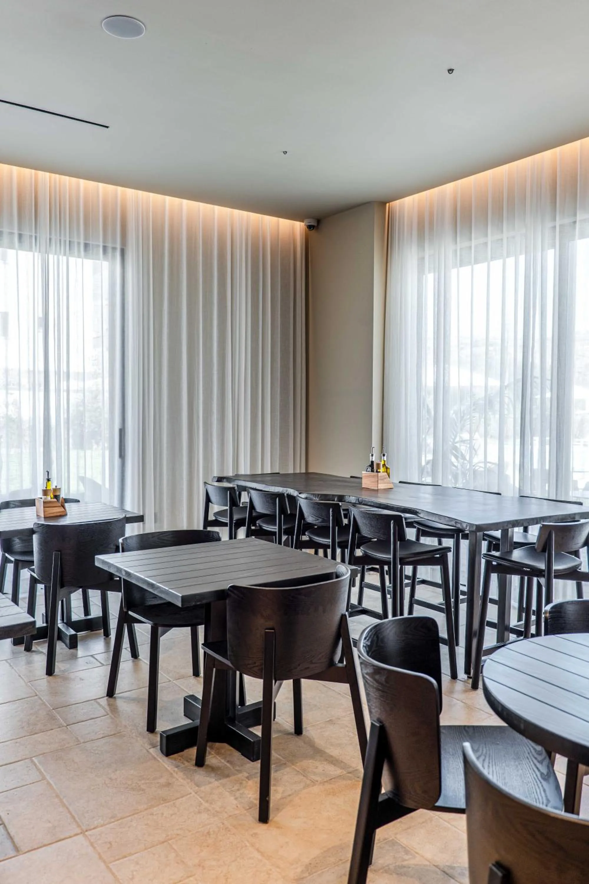 Restaurant/places to eat in Sondor Hotel