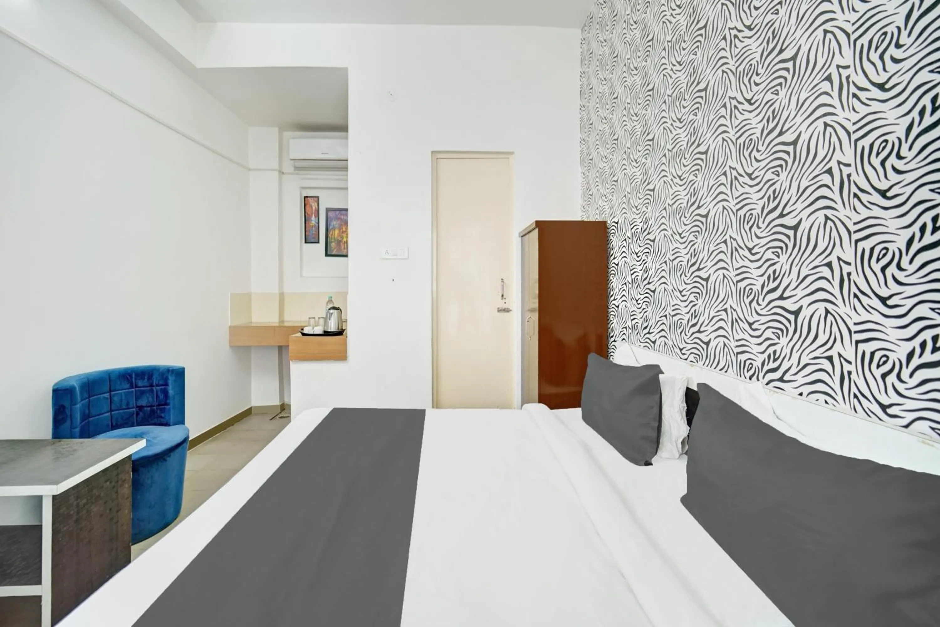 Bedroom, Bed in Super Hotel O Ashiyana Inn