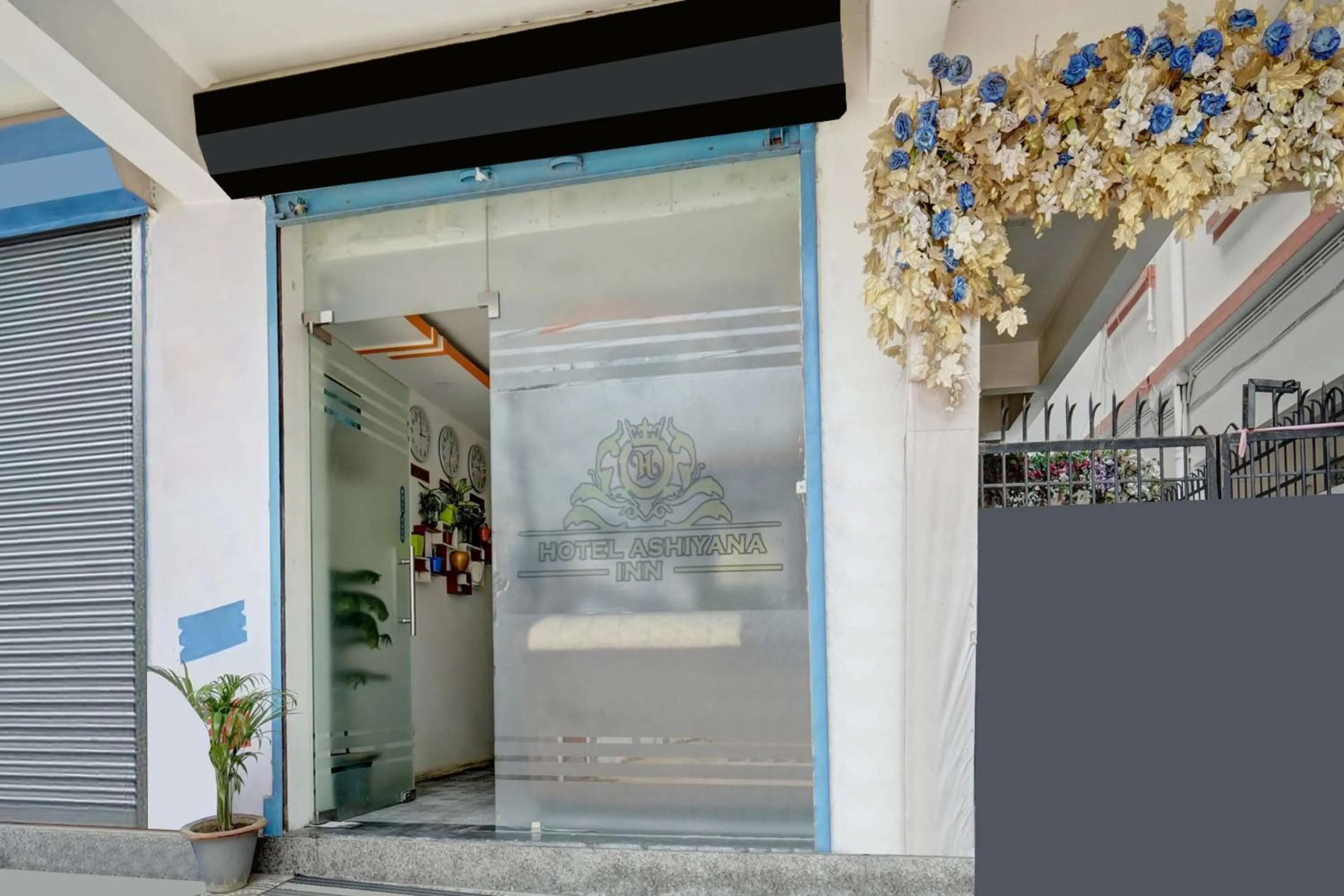 Facade/entrance in Super Hotel O Ashiyana Inn