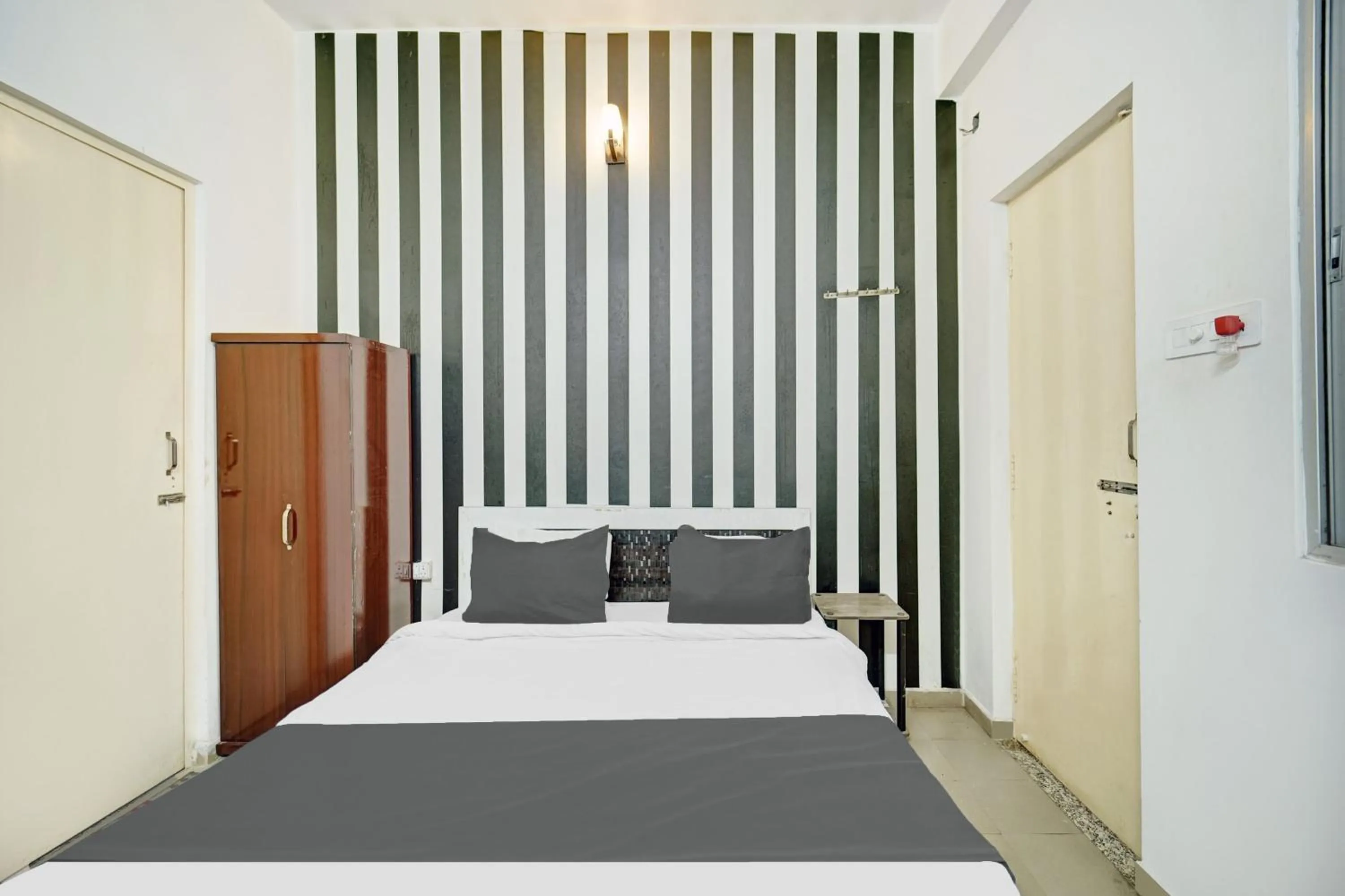 Bedroom, Bed in Super Hotel O Ashiyana Inn