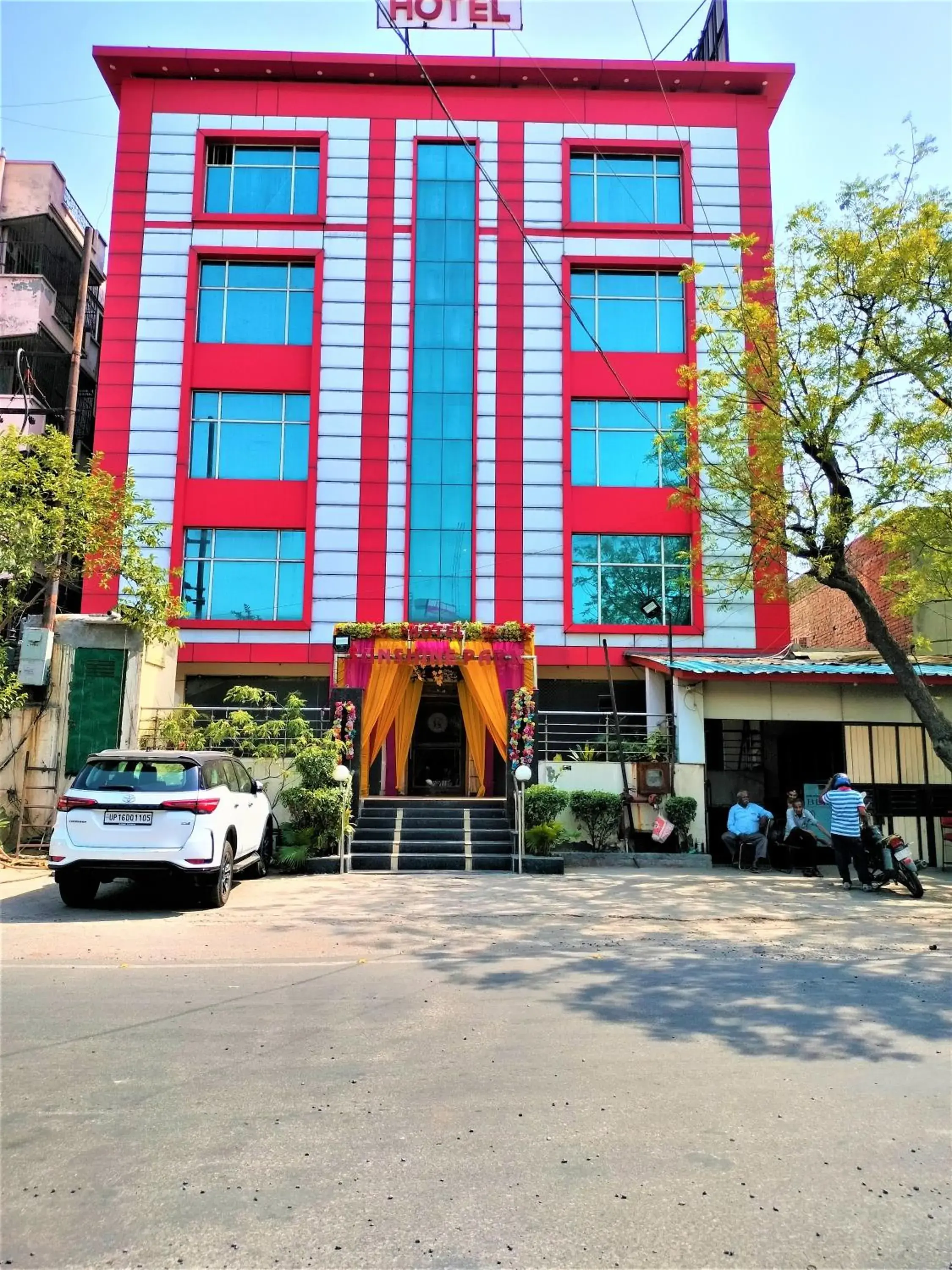 Hotel Sunshine Park -- Near Anand Vihar Railway Station Hotel Sunshine Park -- Near Anand Vihar Railway Station
