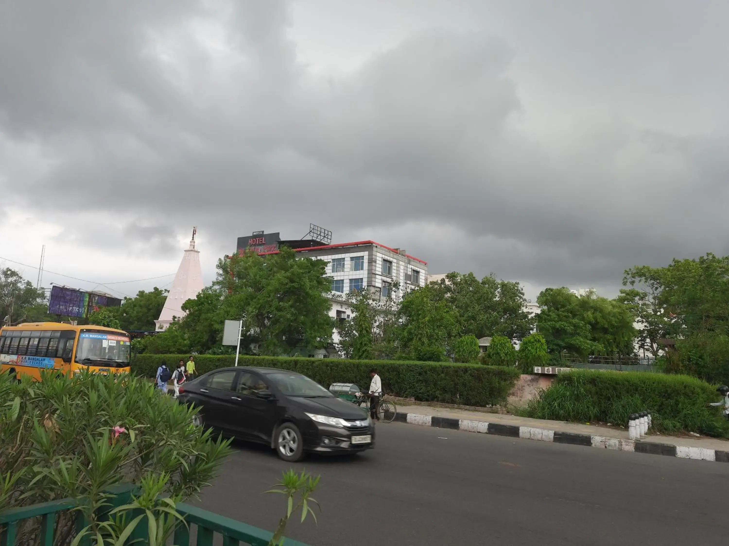 Hotel Sunshine Park -- Near Anand Vihar Railway Station Hotel Sunshine Park -- Near Anand Vihar Railway Station