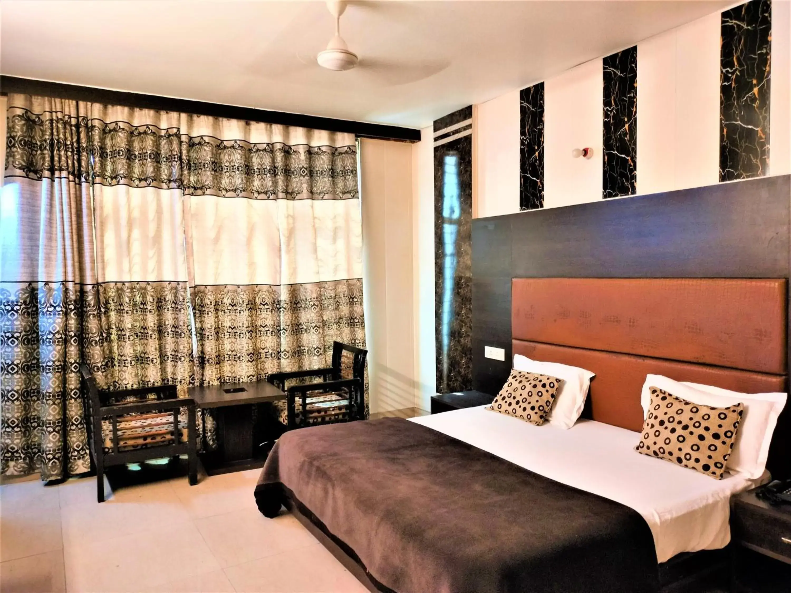 Bed in Hotel Sunshine Park -- Near Anand Vihar Railway Station Bed in Hotel Sunshine Park -- Near Anand Vihar Railway Station