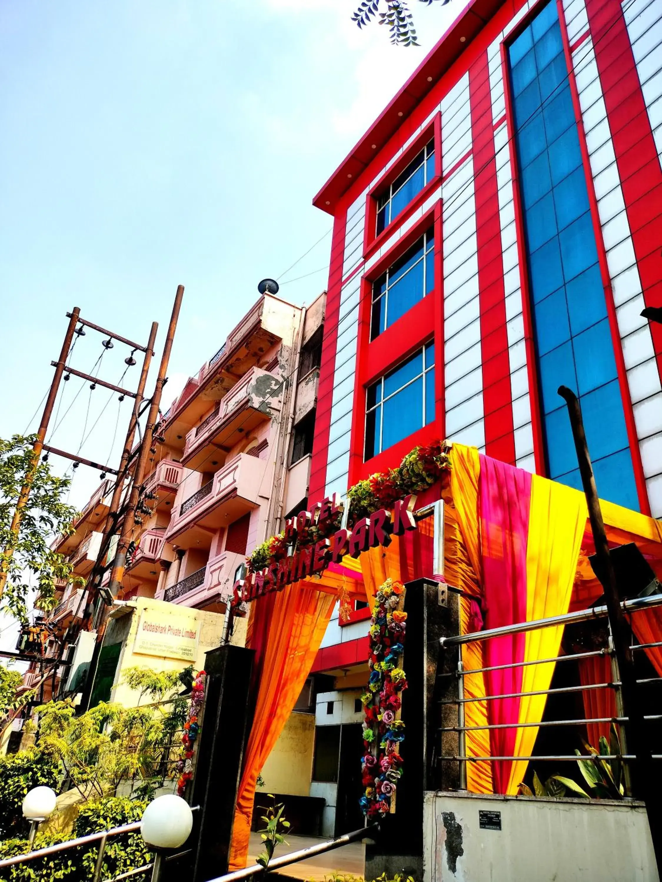 Property building in Hotel Sunshine Park -- Near Anand Vihar Railway Station Property building in Hotel Sunshine Park -- Near Anand Vihar Railway Station