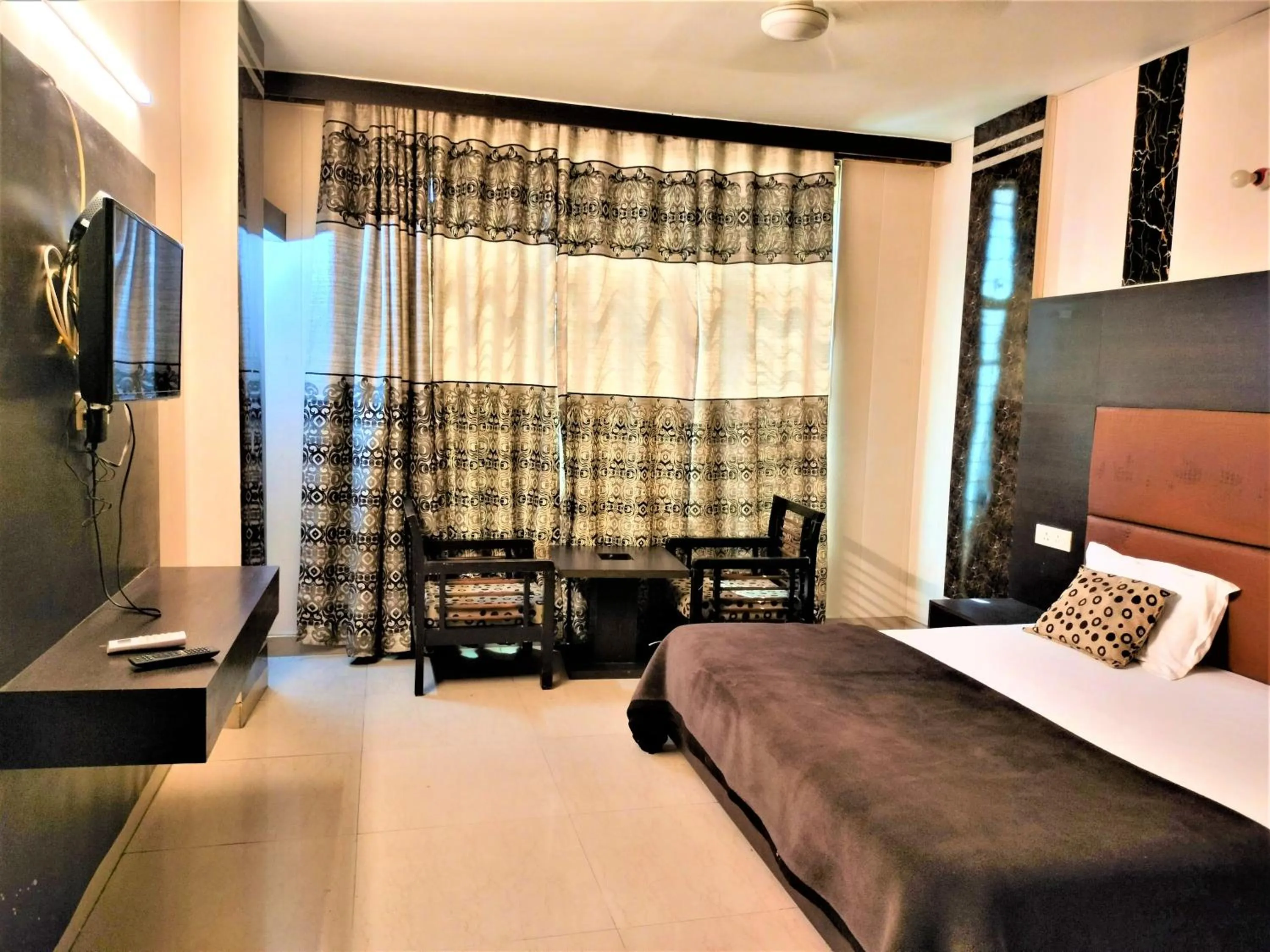 Bed in Hotel Sunshine Park -- Near Anand Vihar Railway Station