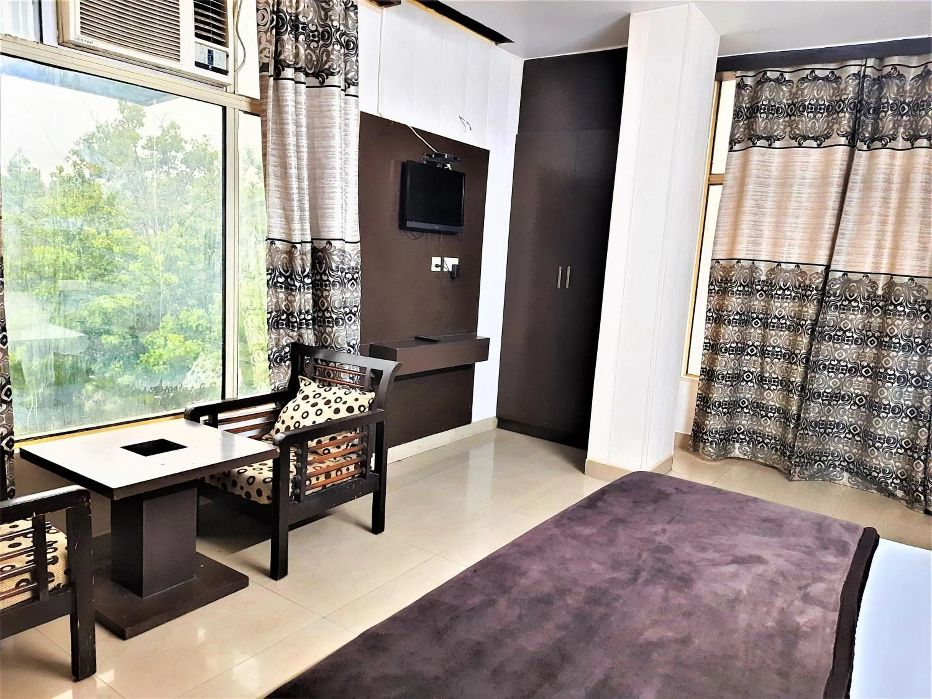 Seating area in Hotel Sunshine Park -- Near Anand Vihar Railway Station