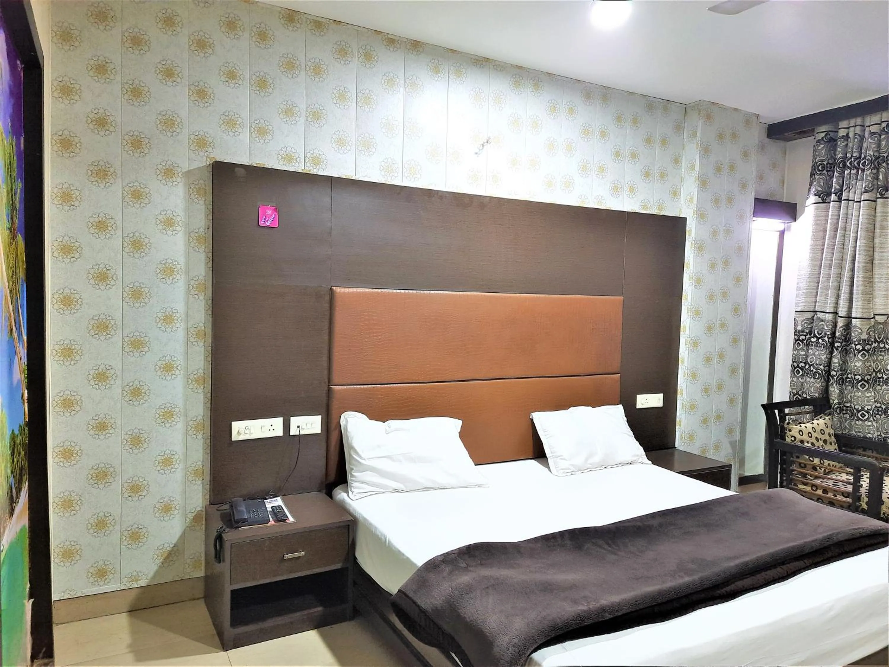 Photo of the whole room, Bed in Hotel Sunshine Park -- Near Anand Vihar Railway Station