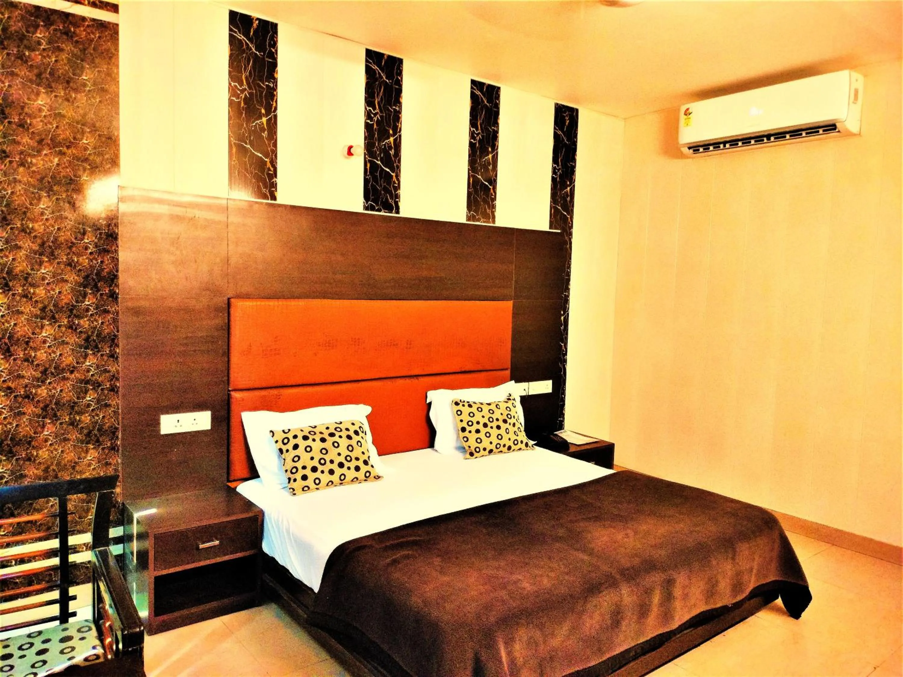 Bed in Hotel Sunshine Park -- Near Anand Vihar Railway Station