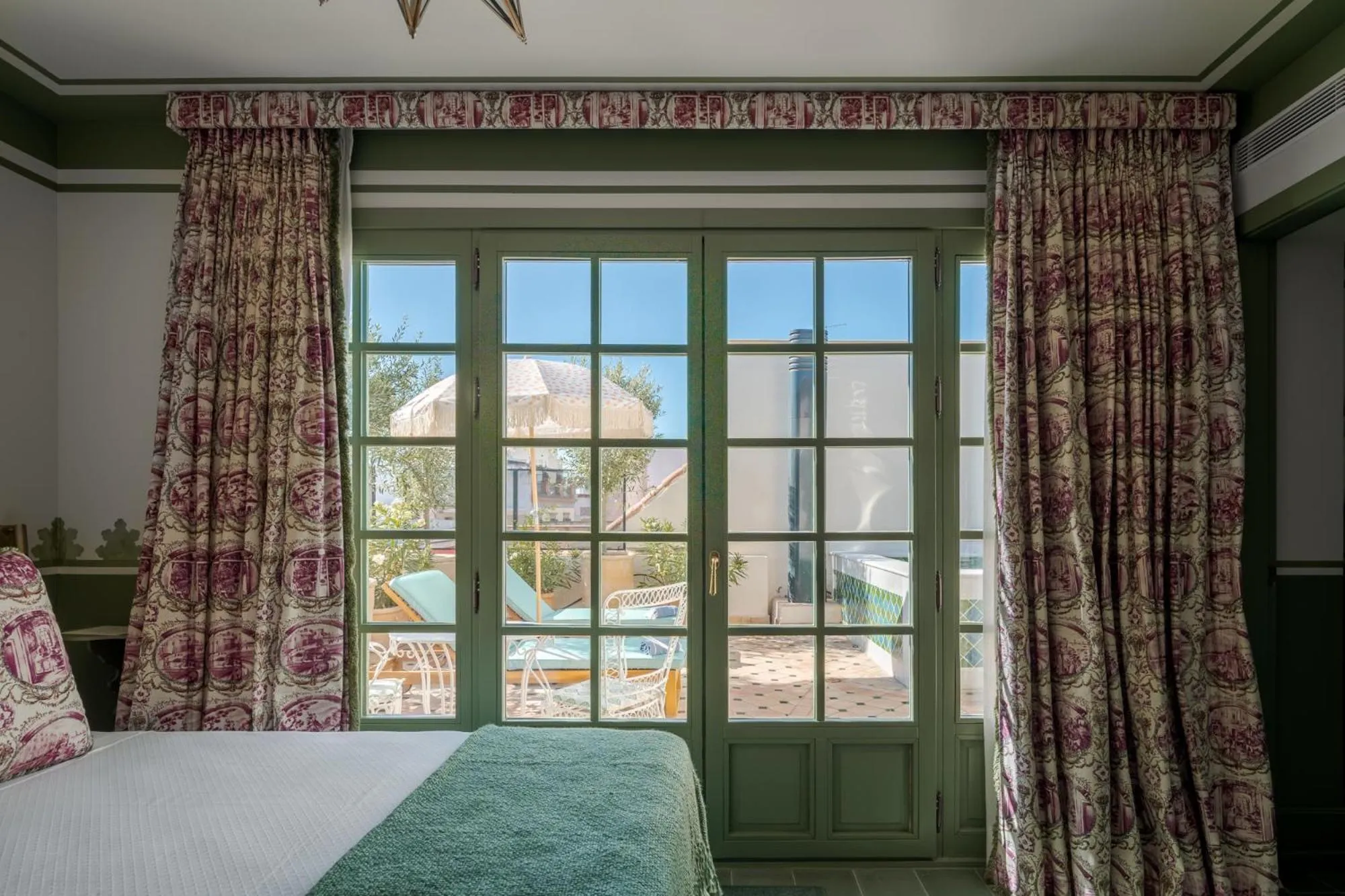 Swimming pool, Bed in Cristine Bedfor Sevilla Boutique Hotel