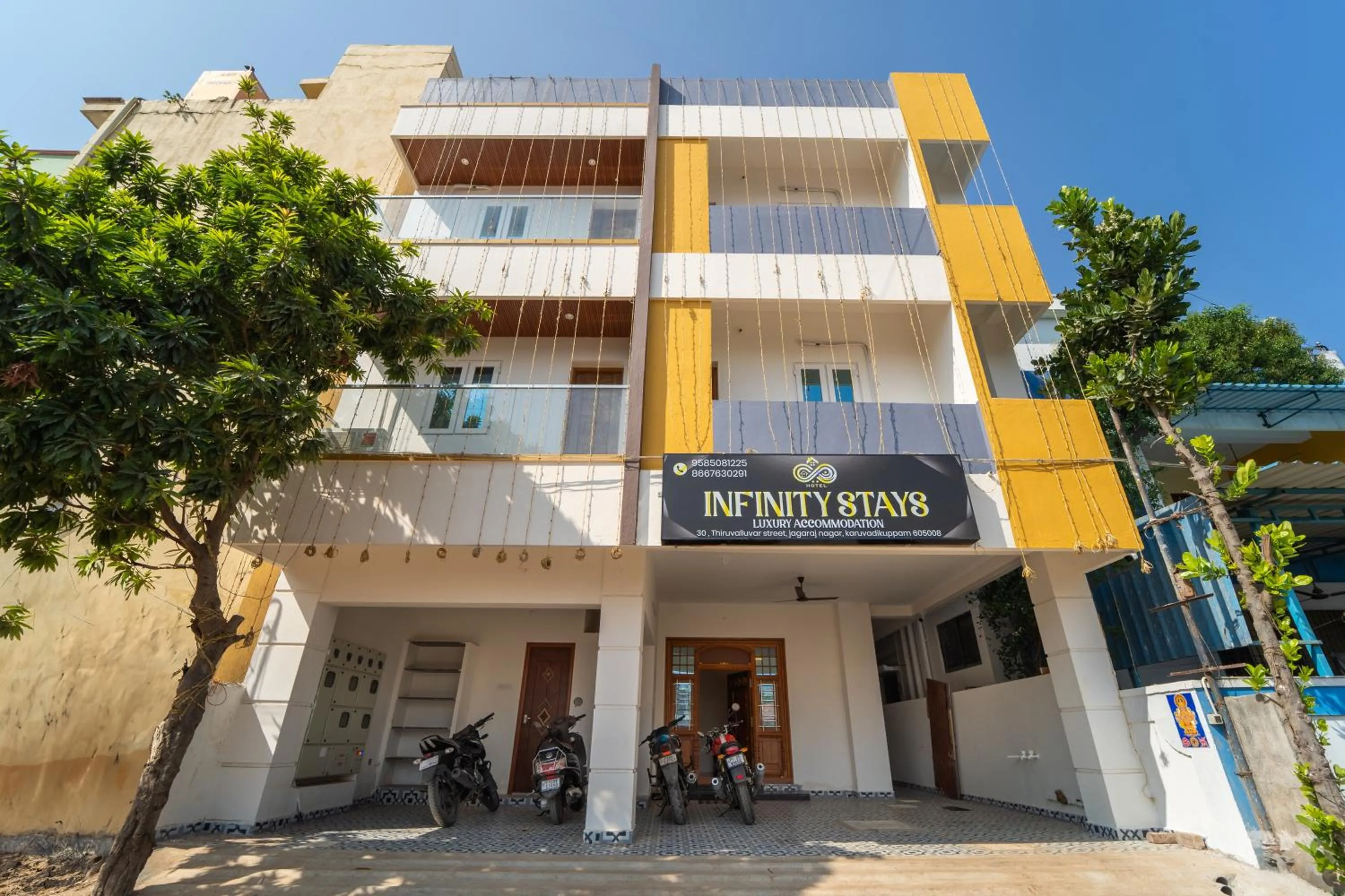 Facade/entrance in Infinity stays