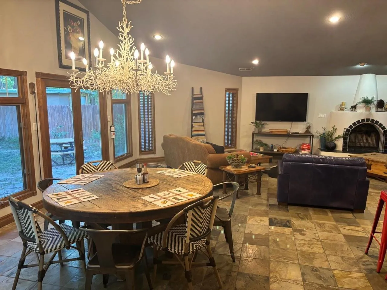 TV and multimedia in Riverside Retreat