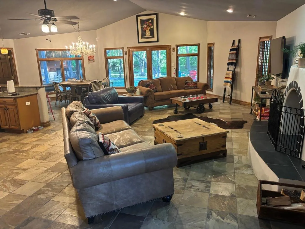 TV and multimedia in Riverside Retreat