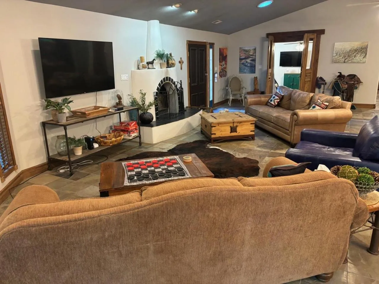 TV and multimedia in Riverside Retreat