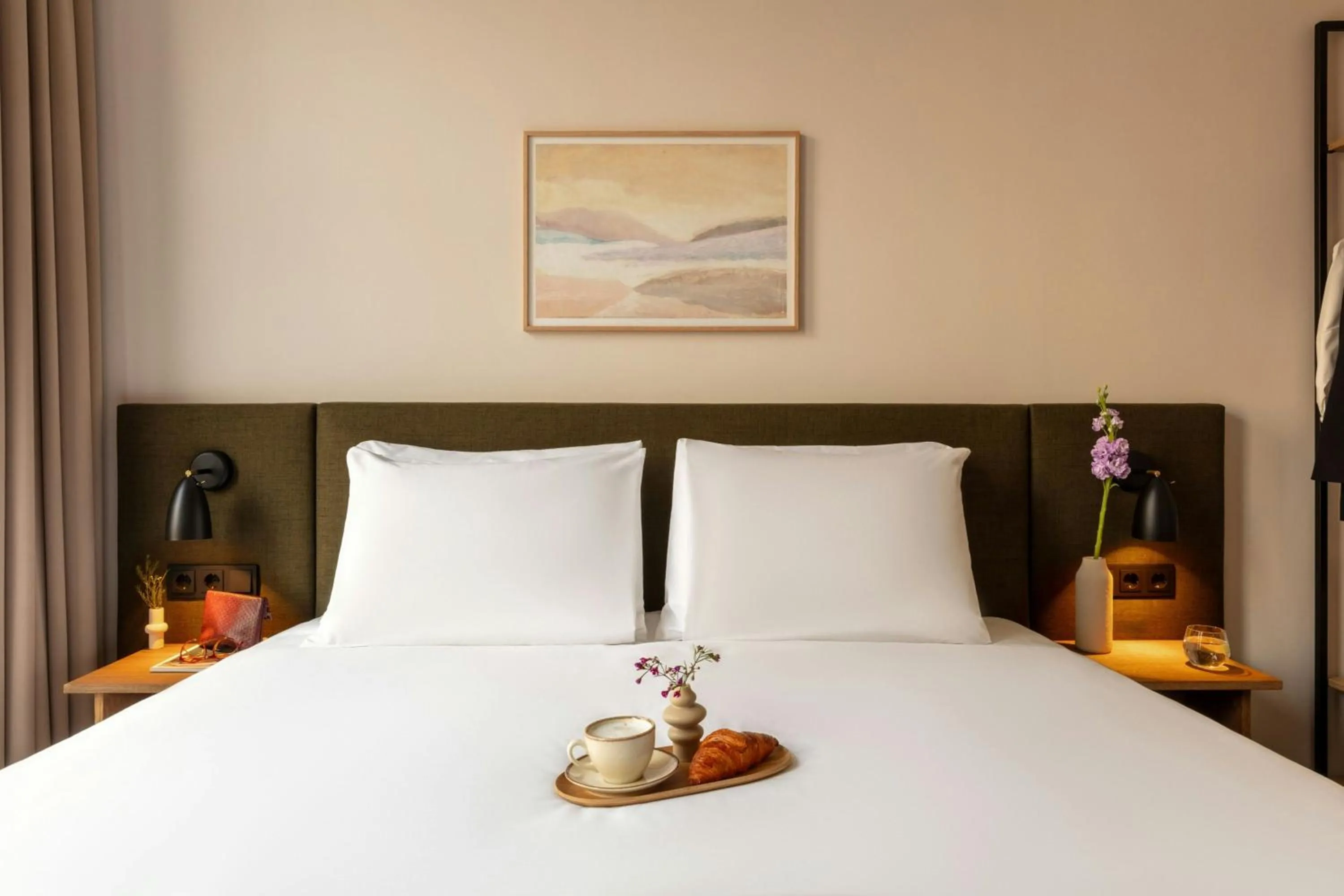 Photo of the whole room, Bed in Hotel Middelland Rotterdam