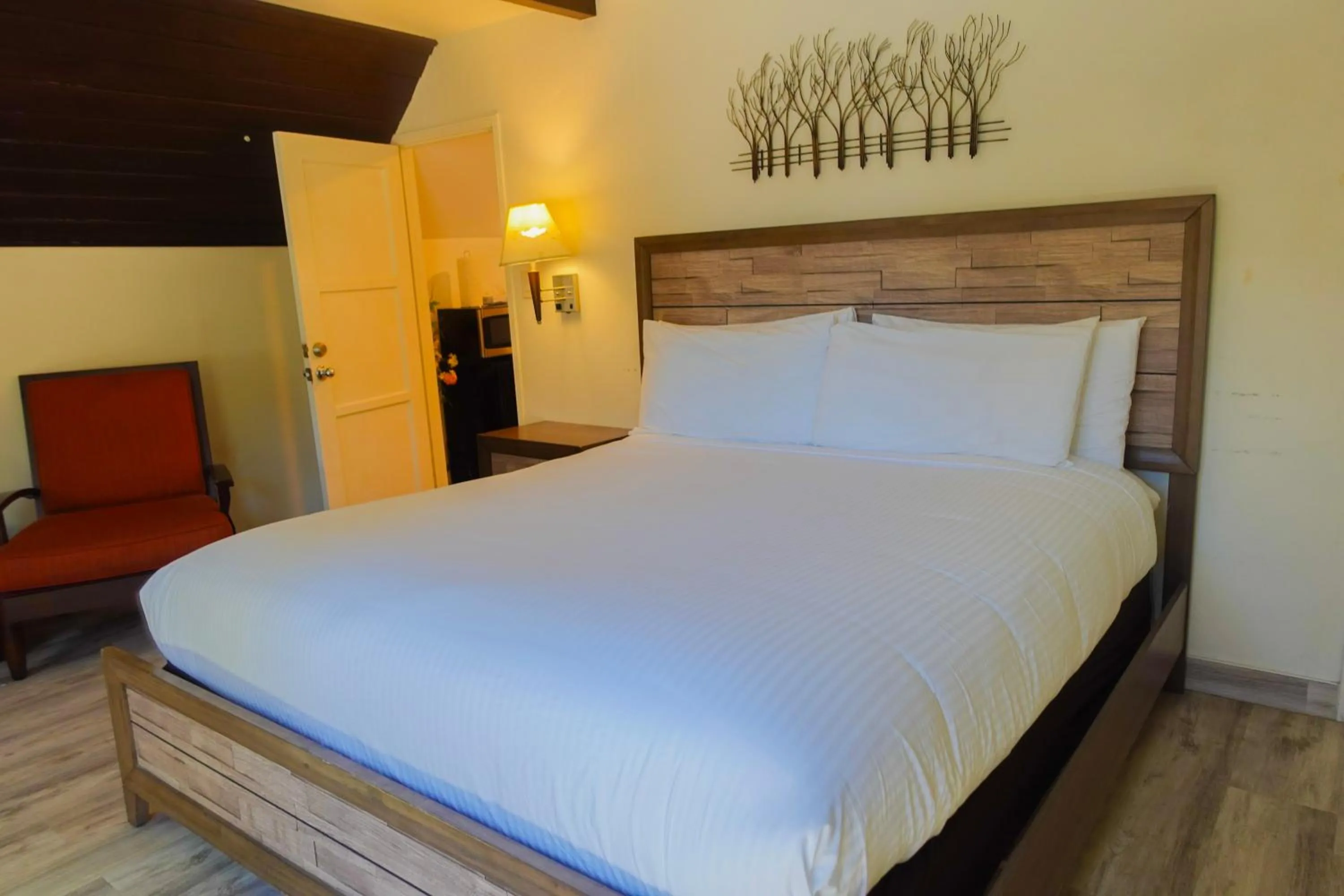 Bed in Sleepy Hollow Cabins and Hotel