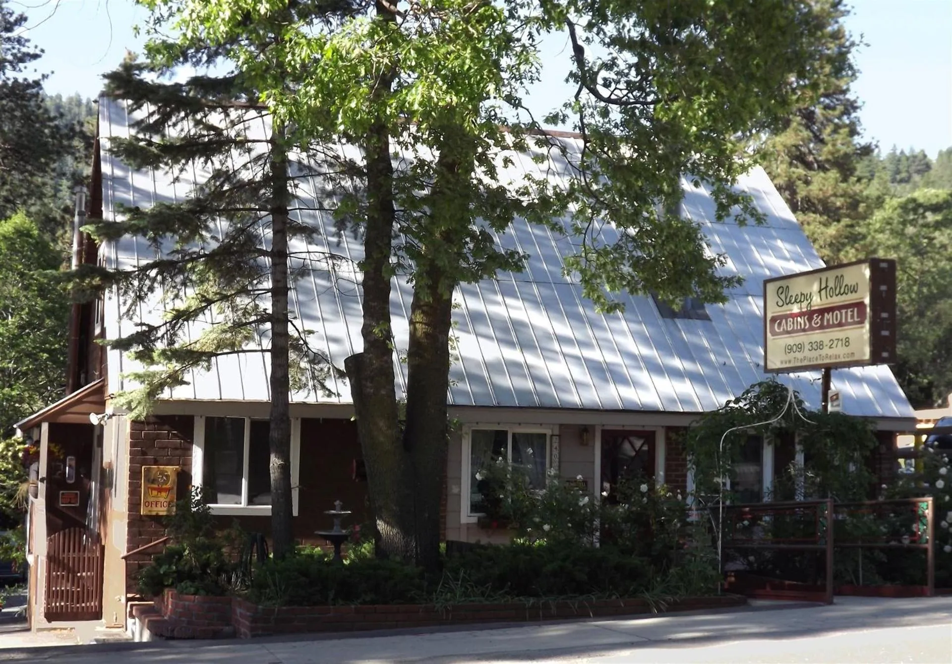 Sleepy Hollow Cabins and Hotel