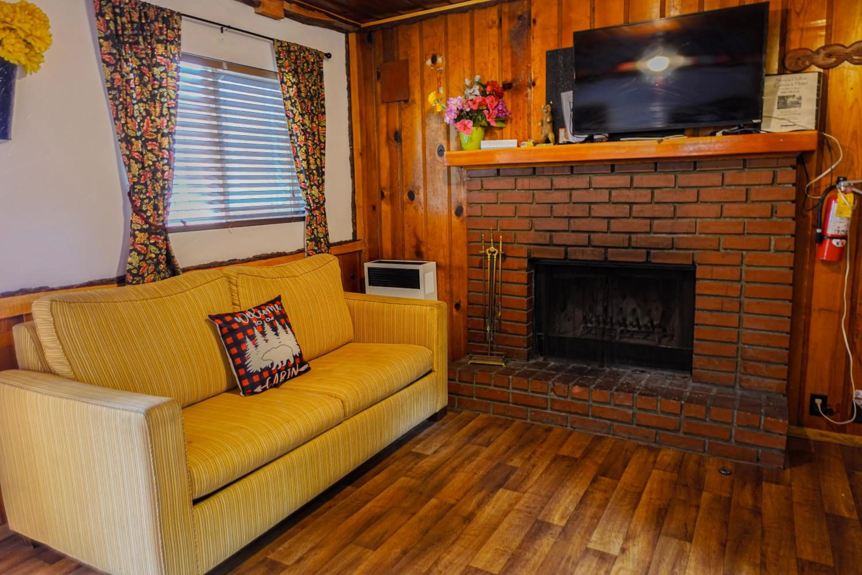 Sleepy Hollow Cabins and Hotel