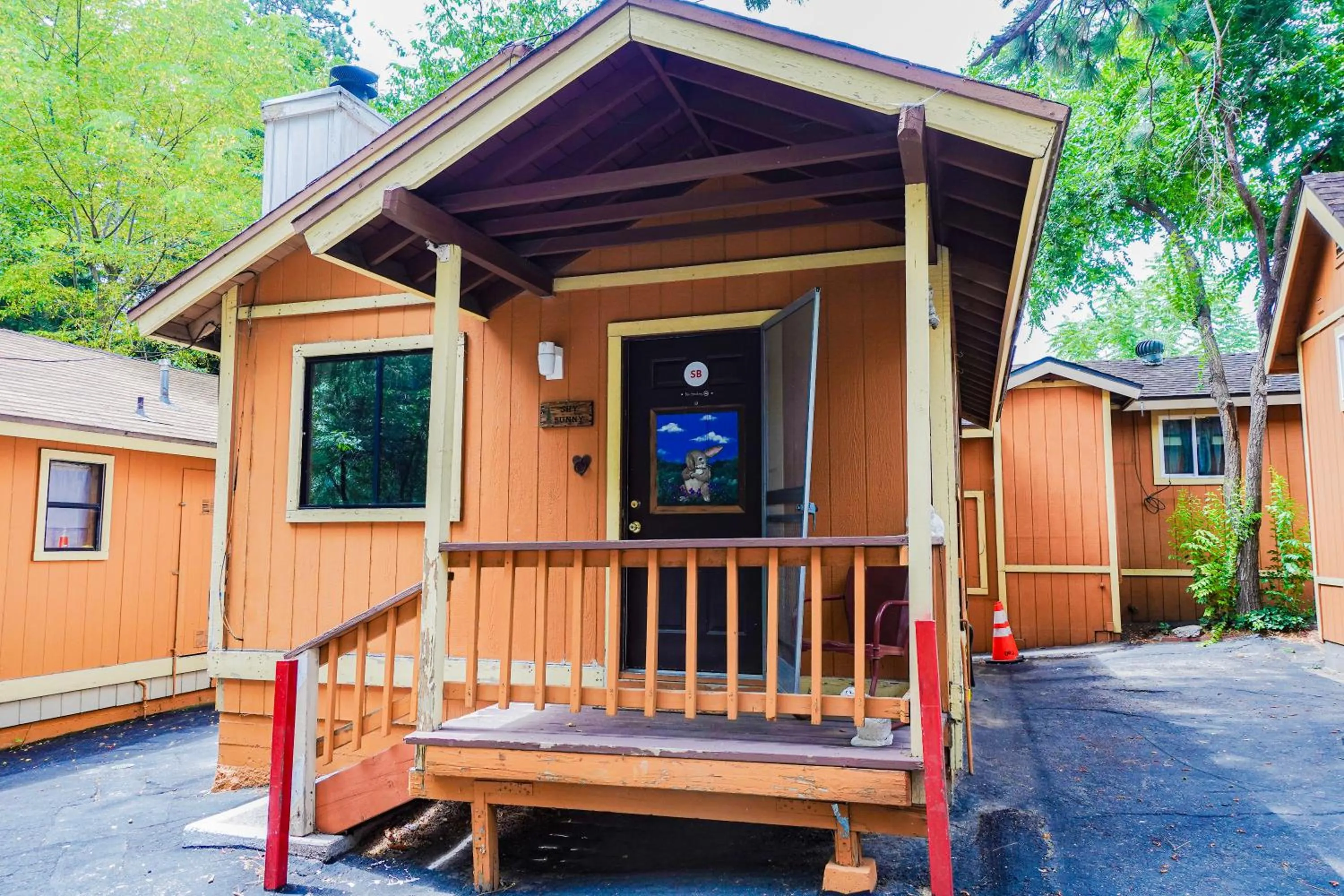Sleepy Hollow Cabins and Hotel