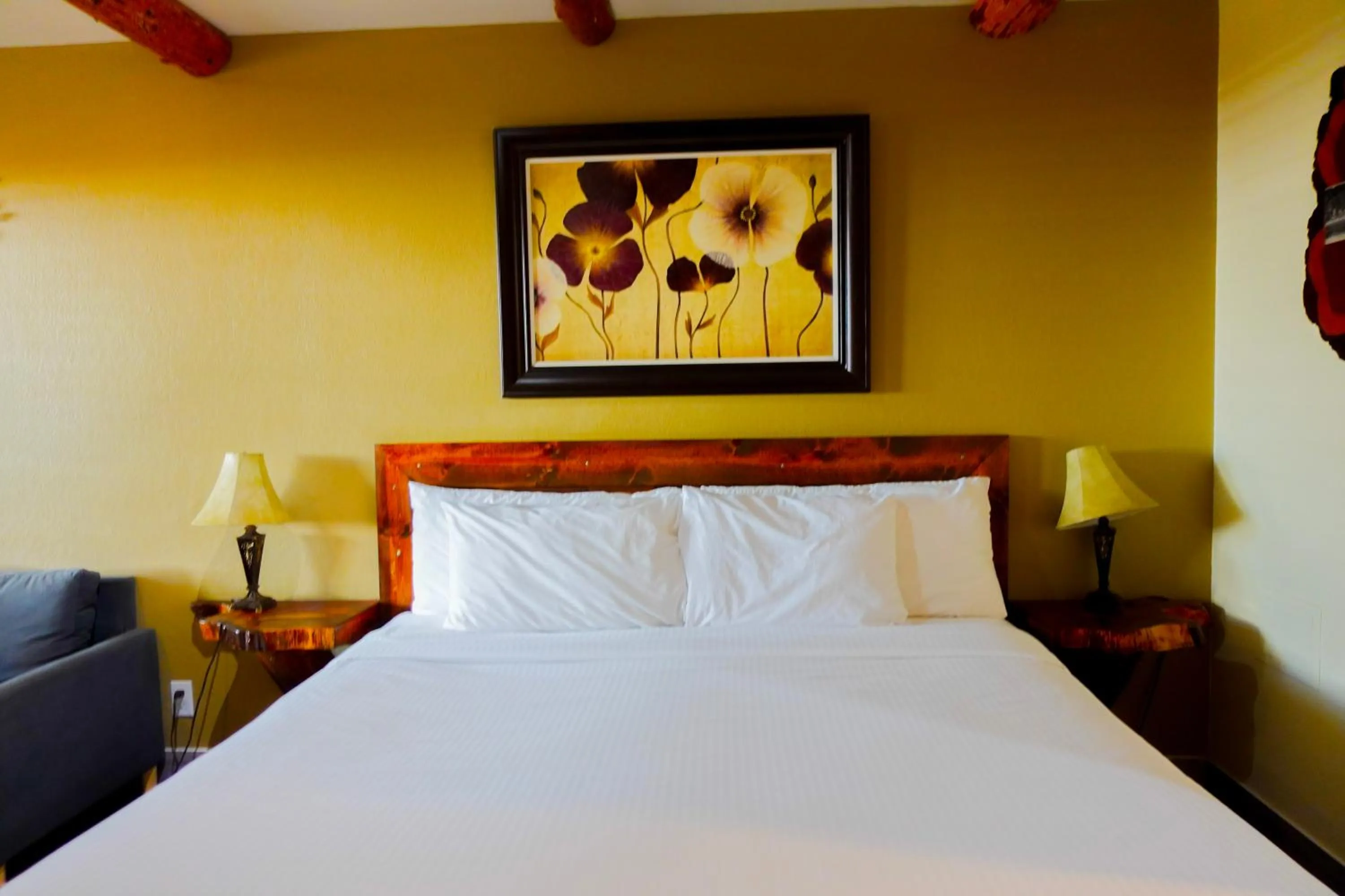 Bedroom, Bed in Sleepy Hollow Cabins and Hotel