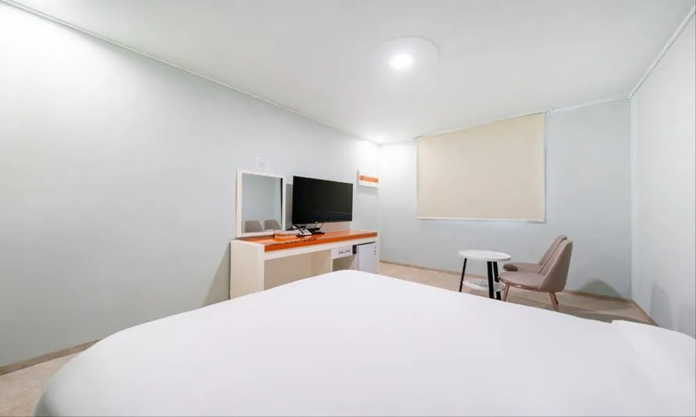 Seating area, Bed in Taean Manripo Feel Hotel