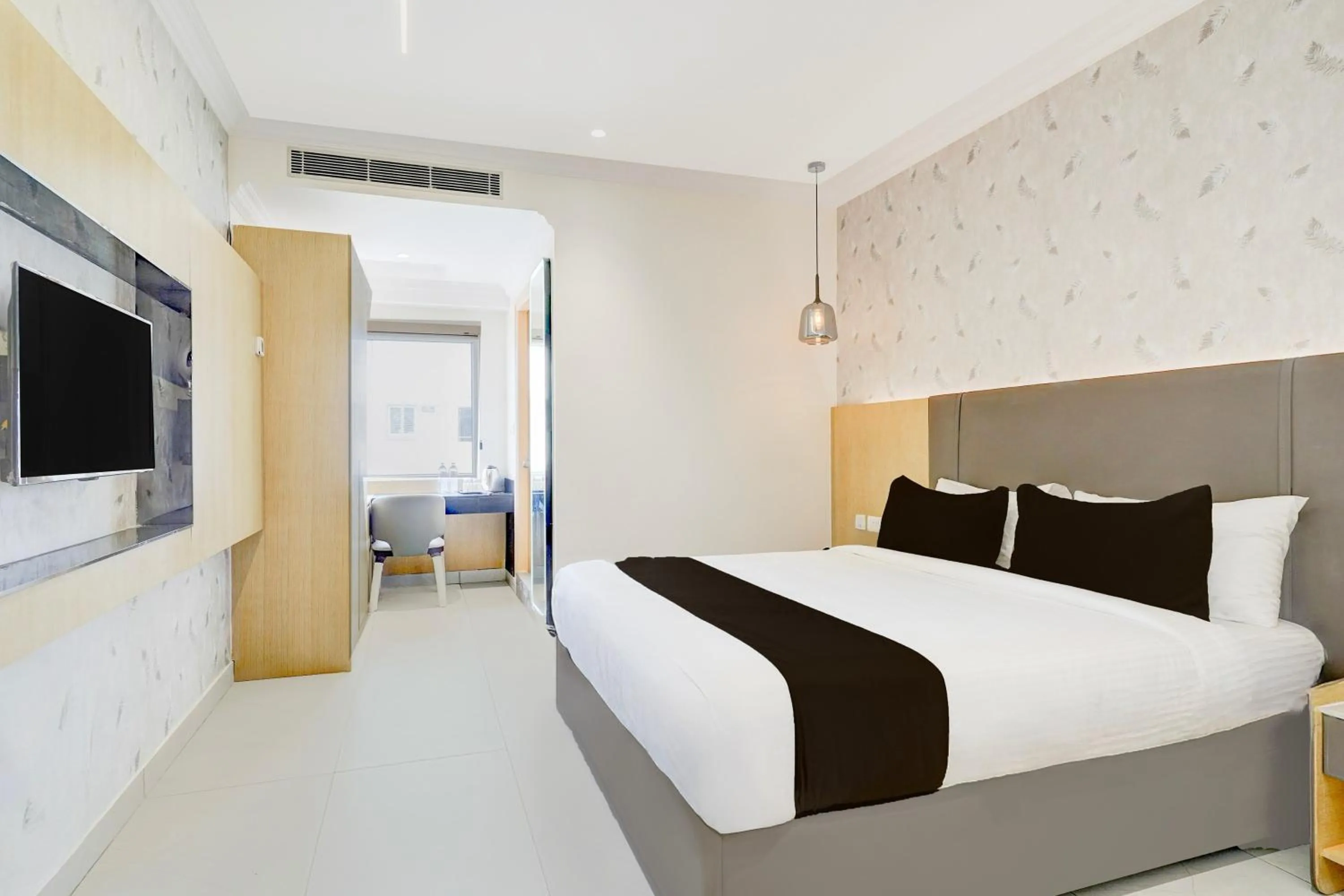 Bedroom, Bed in Super Townhouse Oak AECS Layout Brookfield