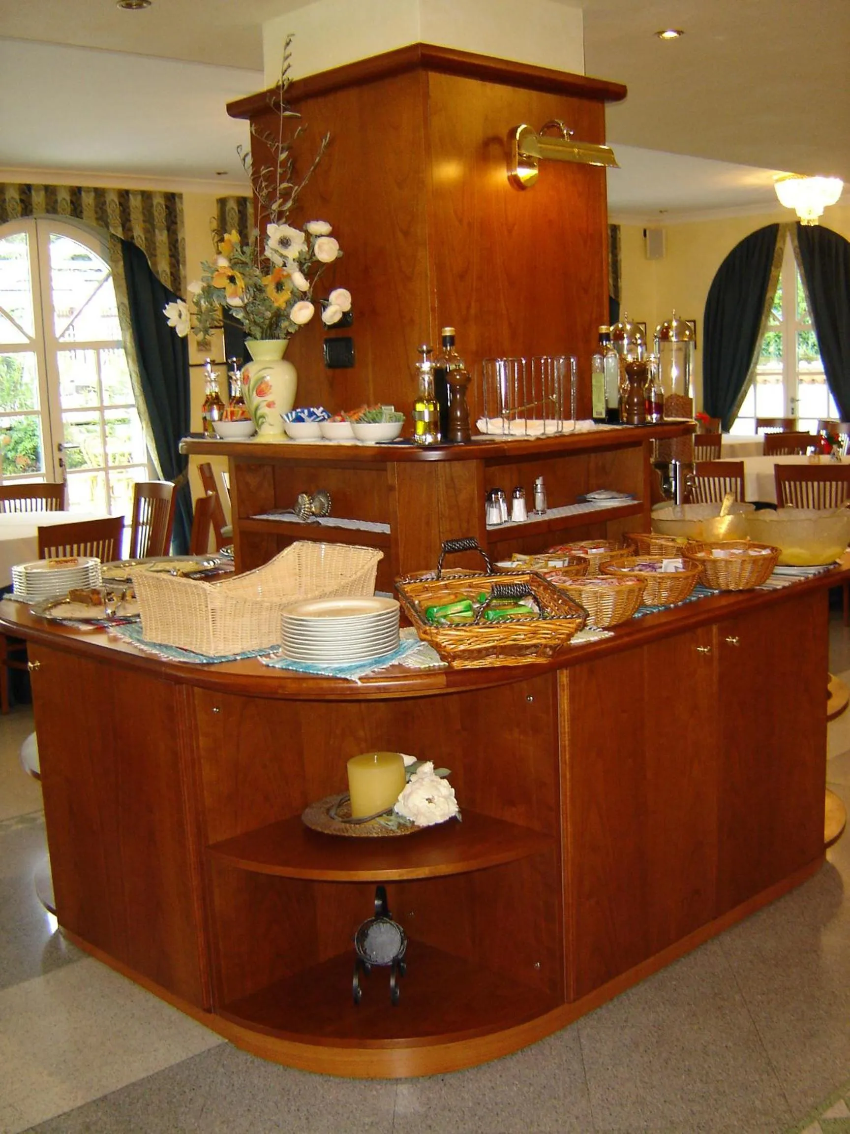 Restaurant/places to eat in Hotel Lario