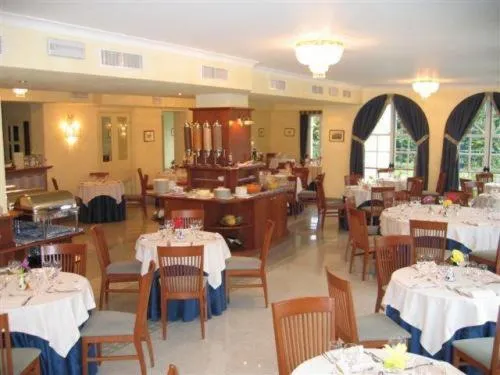 Restaurant/places to eat in Hotel Lario