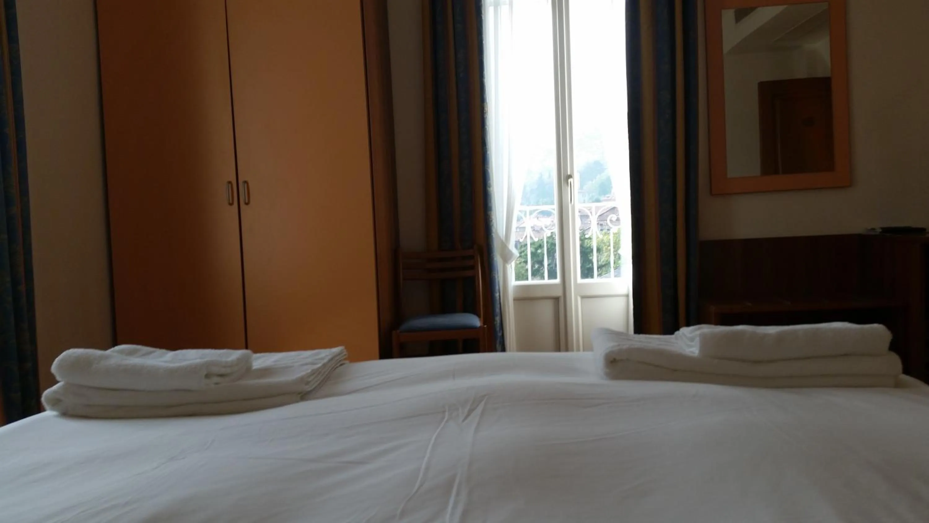 Day, Bed in Hotel Lario