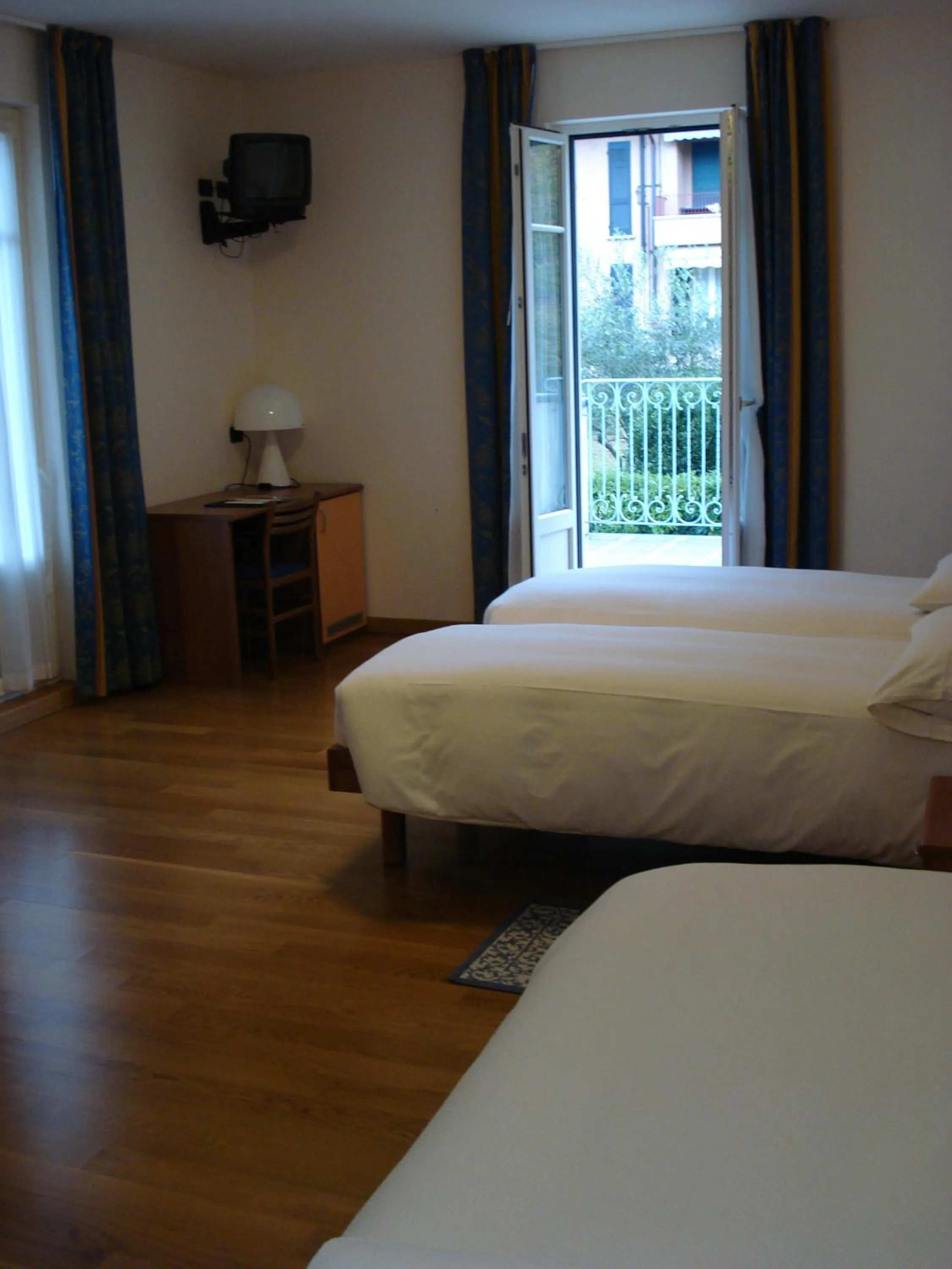 Bed in Hotel Lario