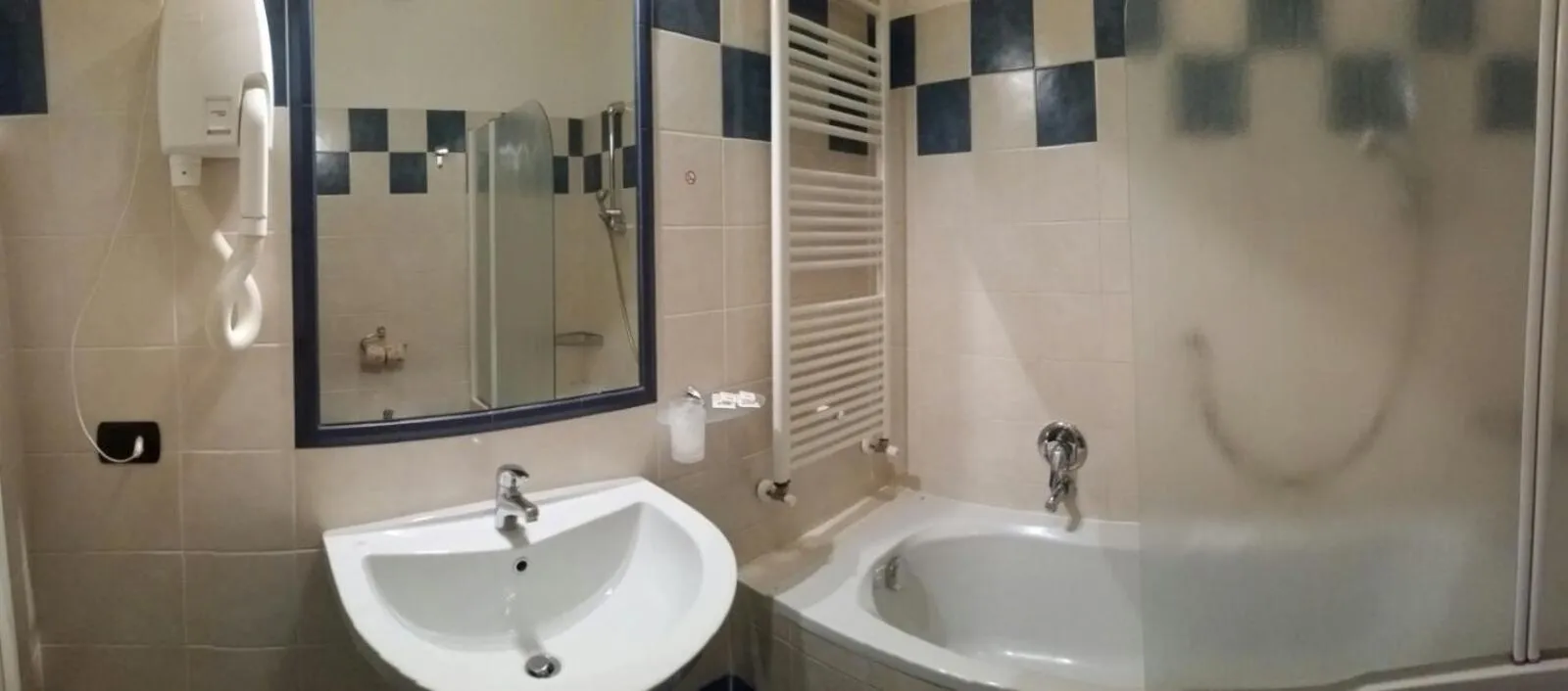 Bathroom in Hotel Lario