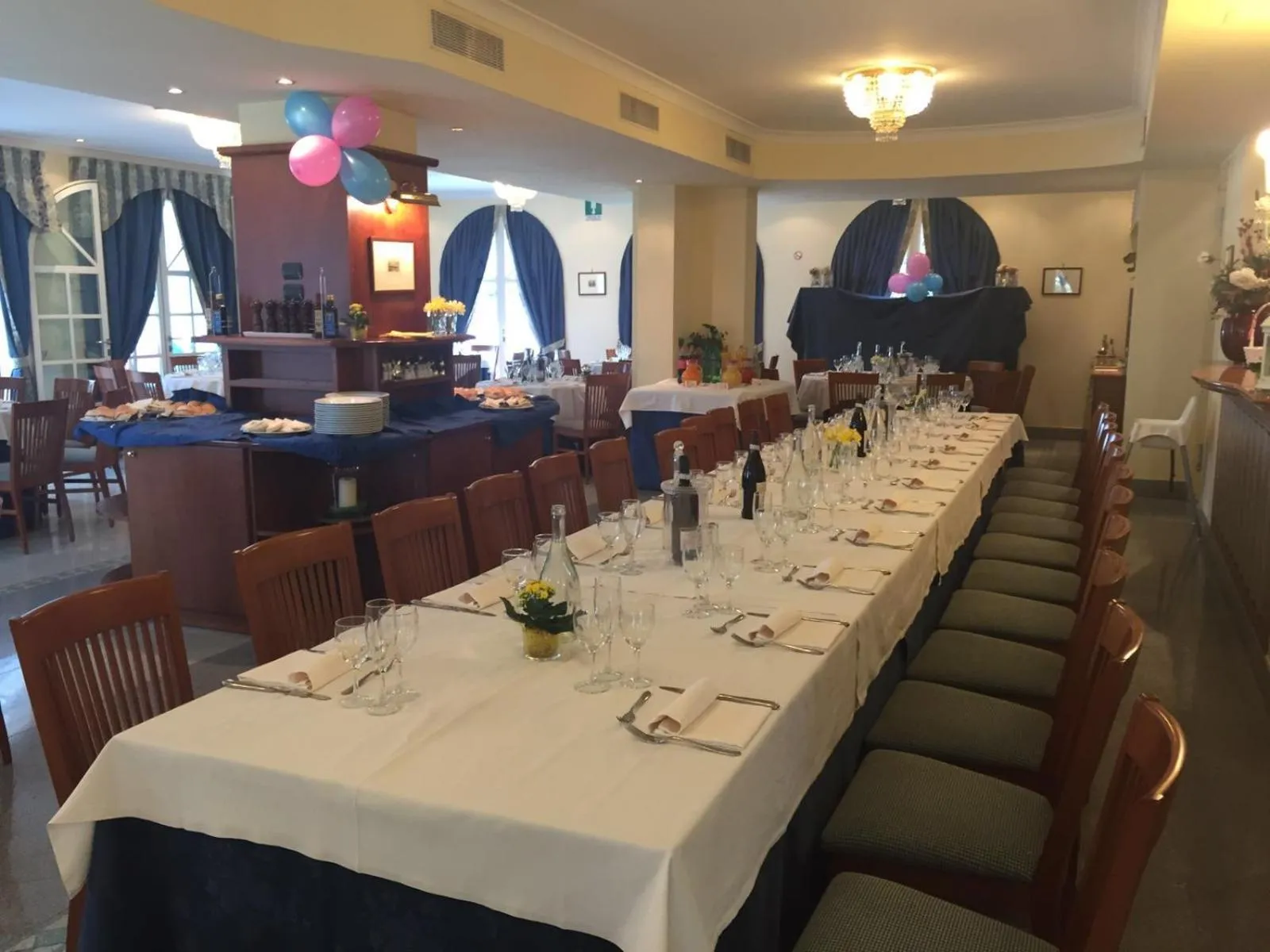 Restaurant/places to eat in Hotel Lario