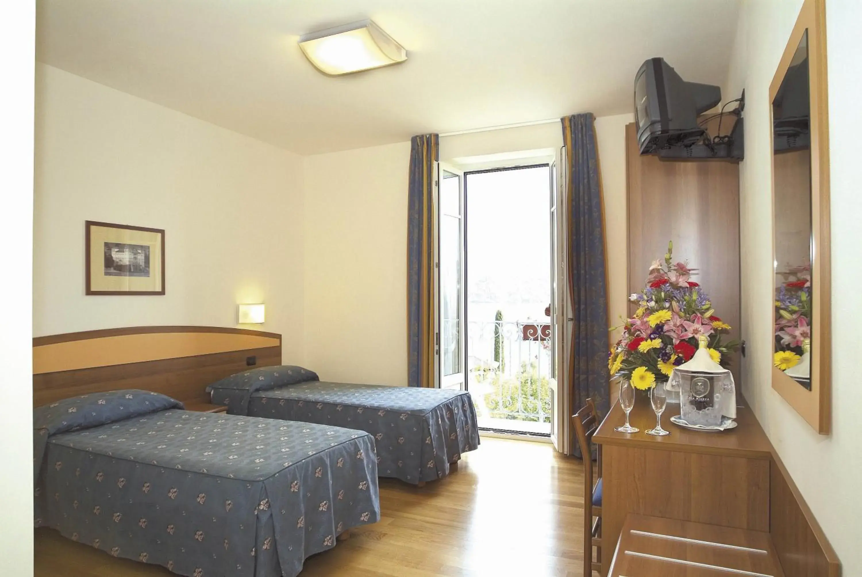 Double or Twin Room with Lake View in Hotel Lario Double or Twin Room with Lake View in Hotel Lario