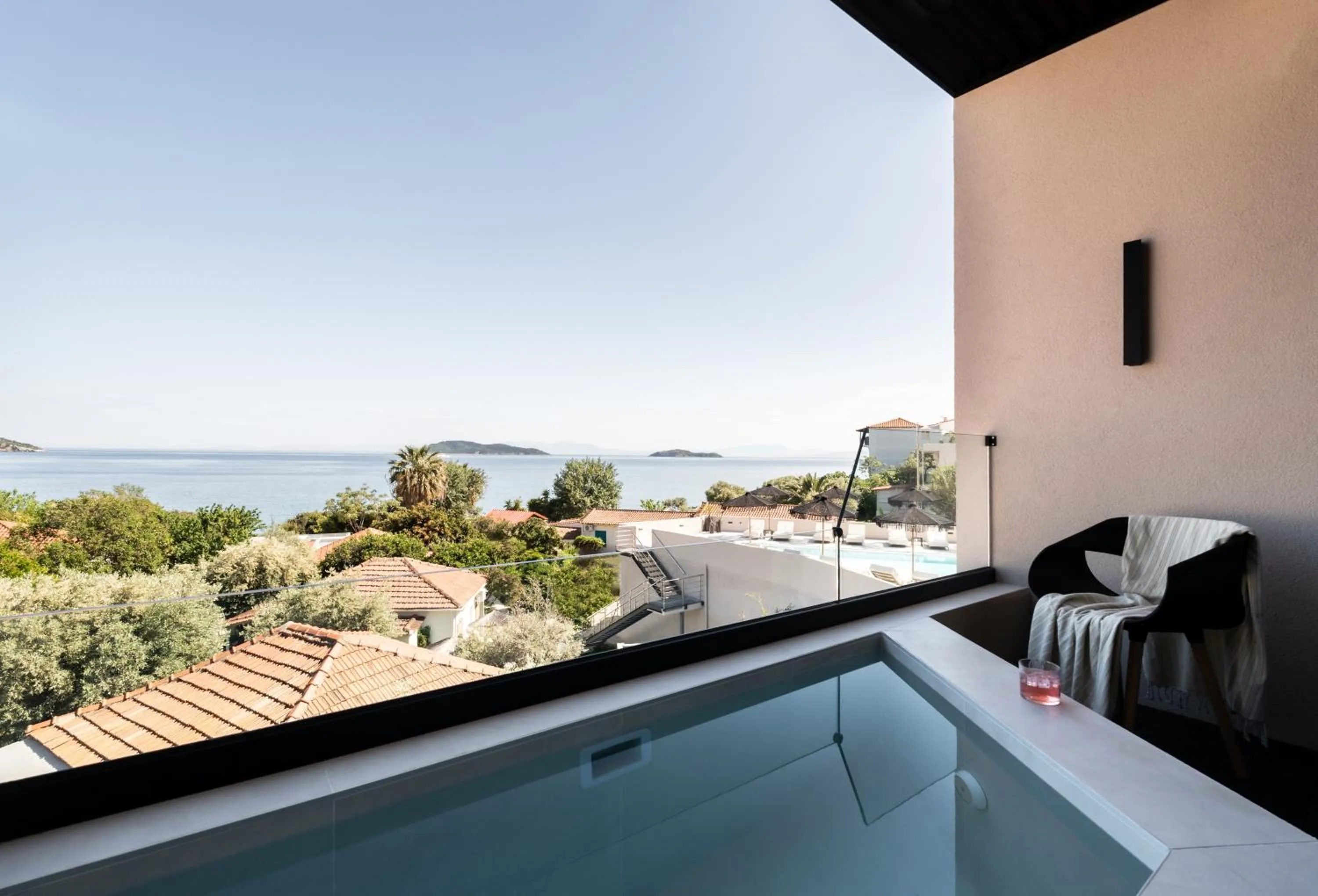 Suite with Sea View and Jetted Tub in Nimfi Suites