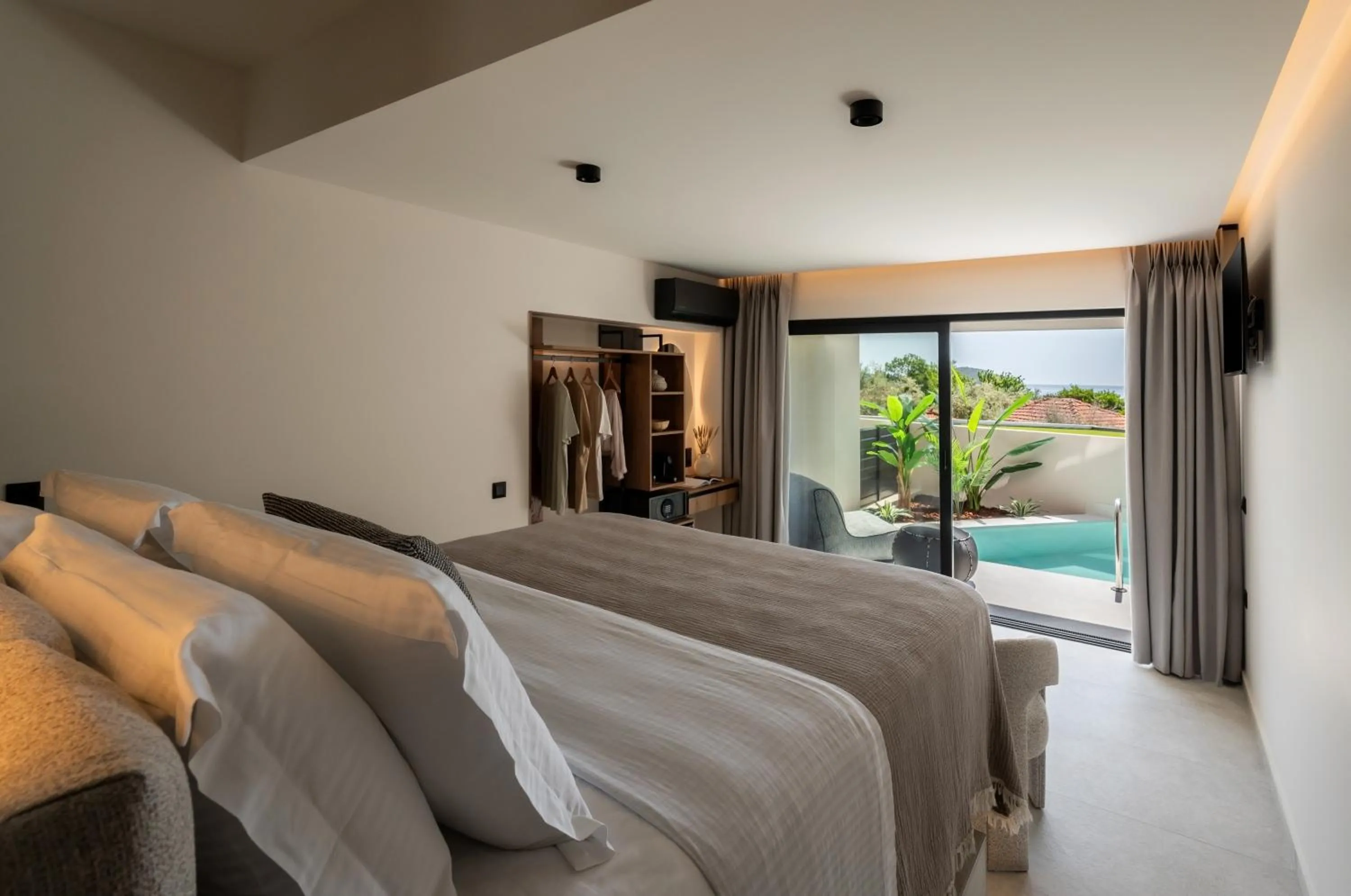 Suite with Plunge Pool in Nimfi Suites