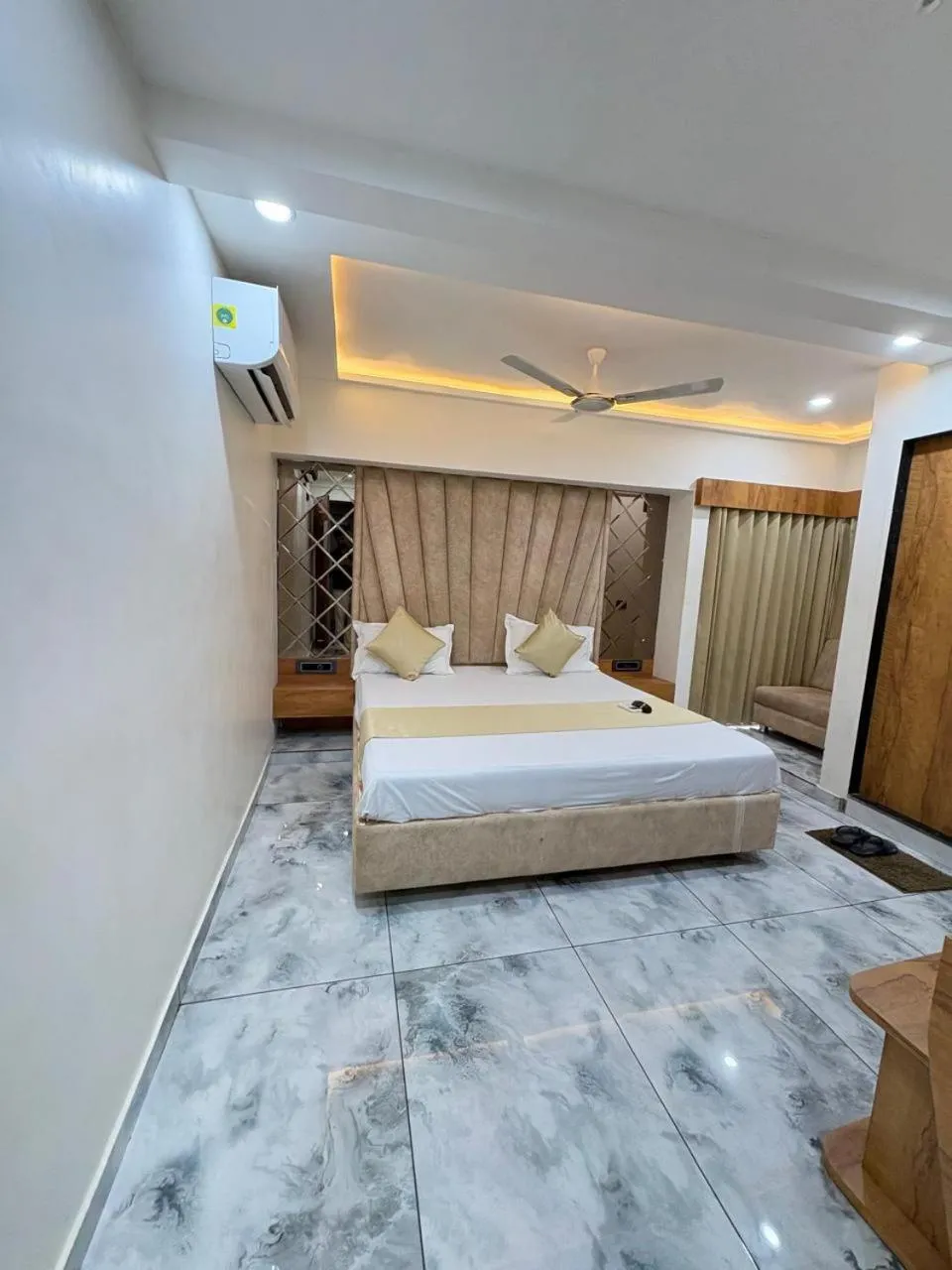 Bed in Hotel Skyland