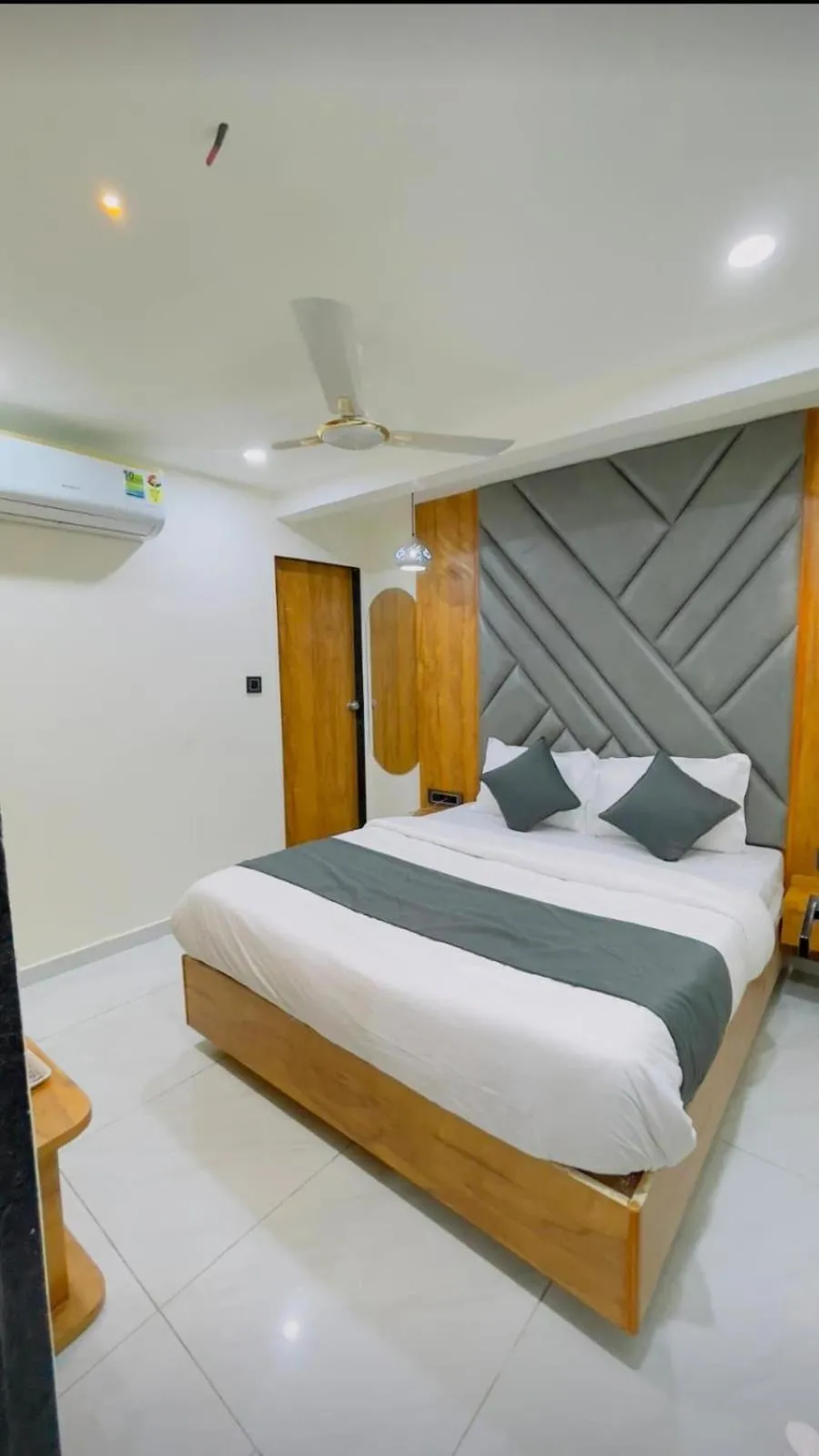 Bed in Hotel Skyland