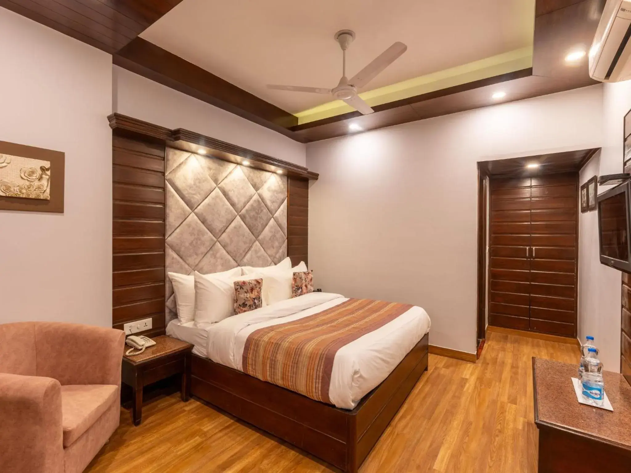 Photo of the whole room, Bed in Moustache Mussoorie Photo of the whole room, Bed in Moustache Mussoorie