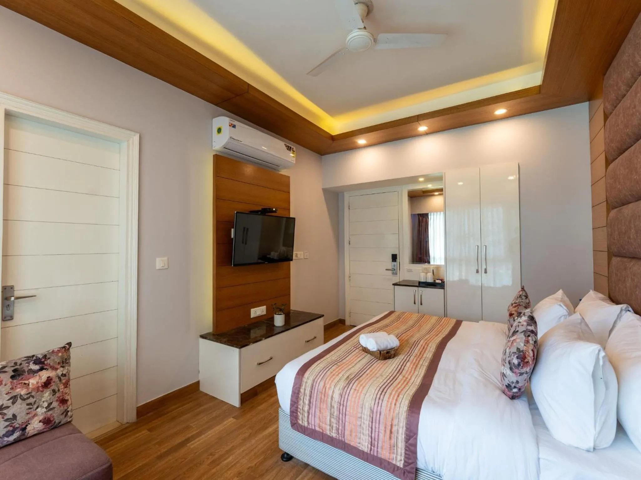 Photo of the whole room, Bed in Moustache Mussoorie