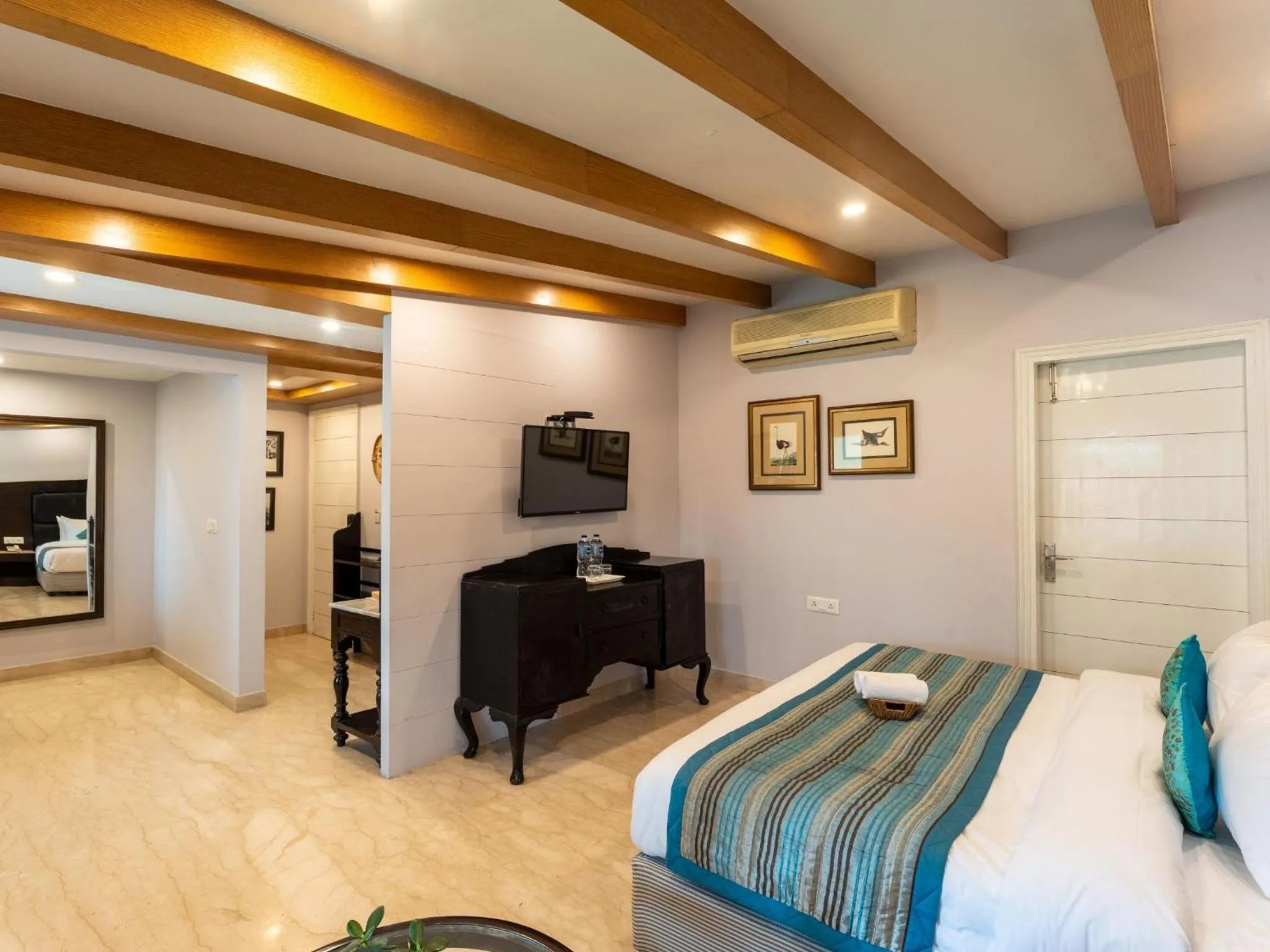 Living room, Bed in Moustache Mussoorie