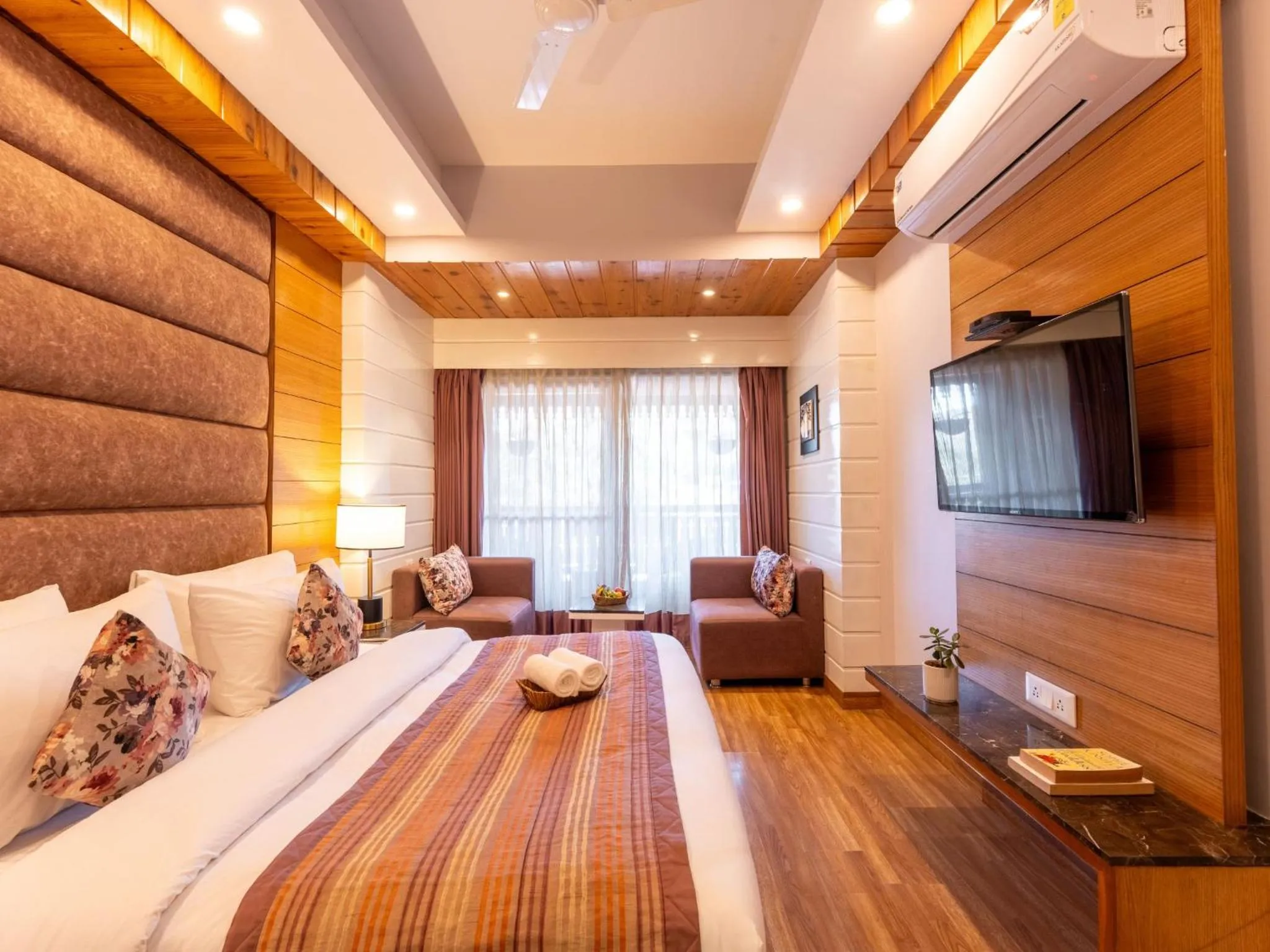 Living room, Bed in Moustache Mussoorie