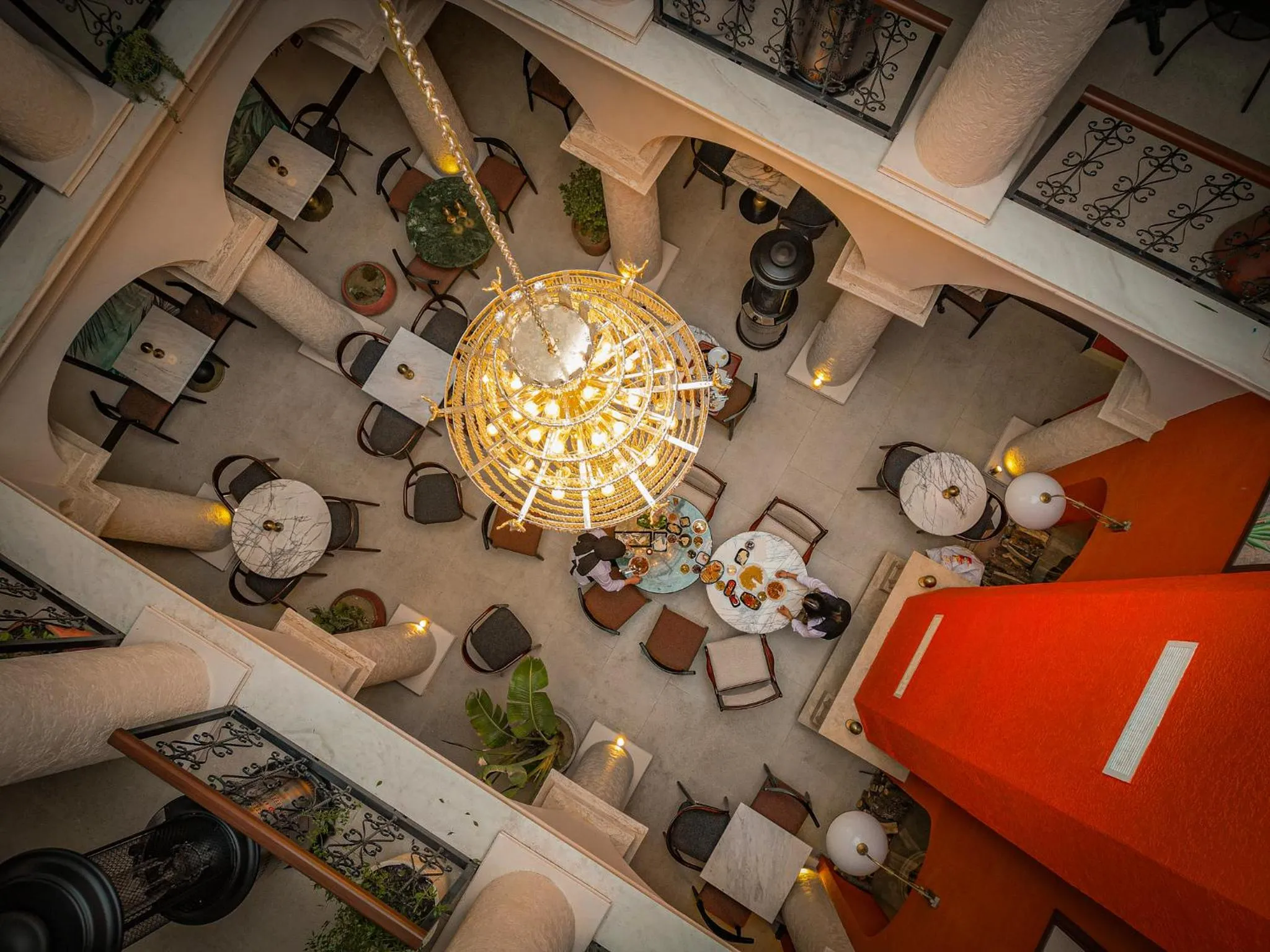 Restaurant/places to eat in Sur Royal's Hotel