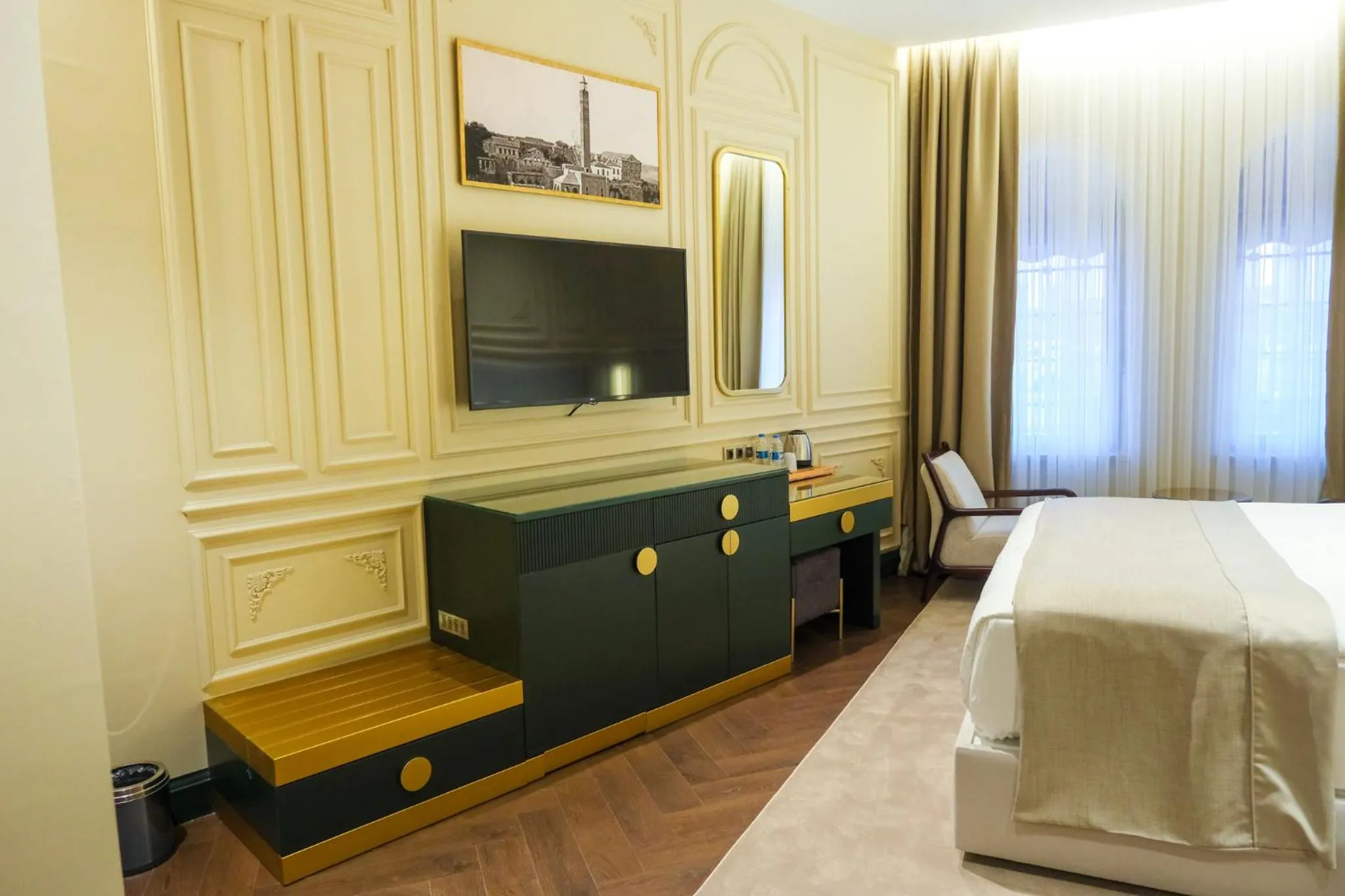 TV and multimedia in Sur Royal's Hotel