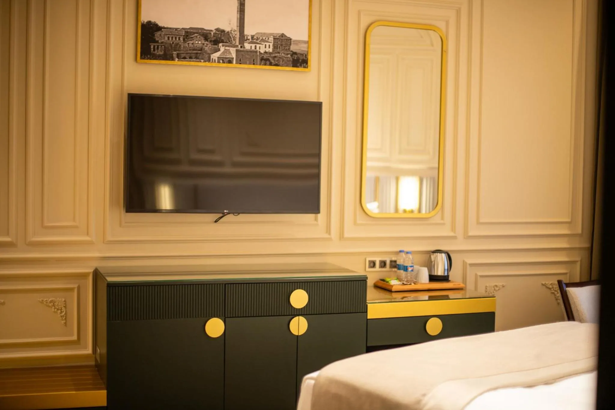 TV and multimedia in Sur Royal's Hotel