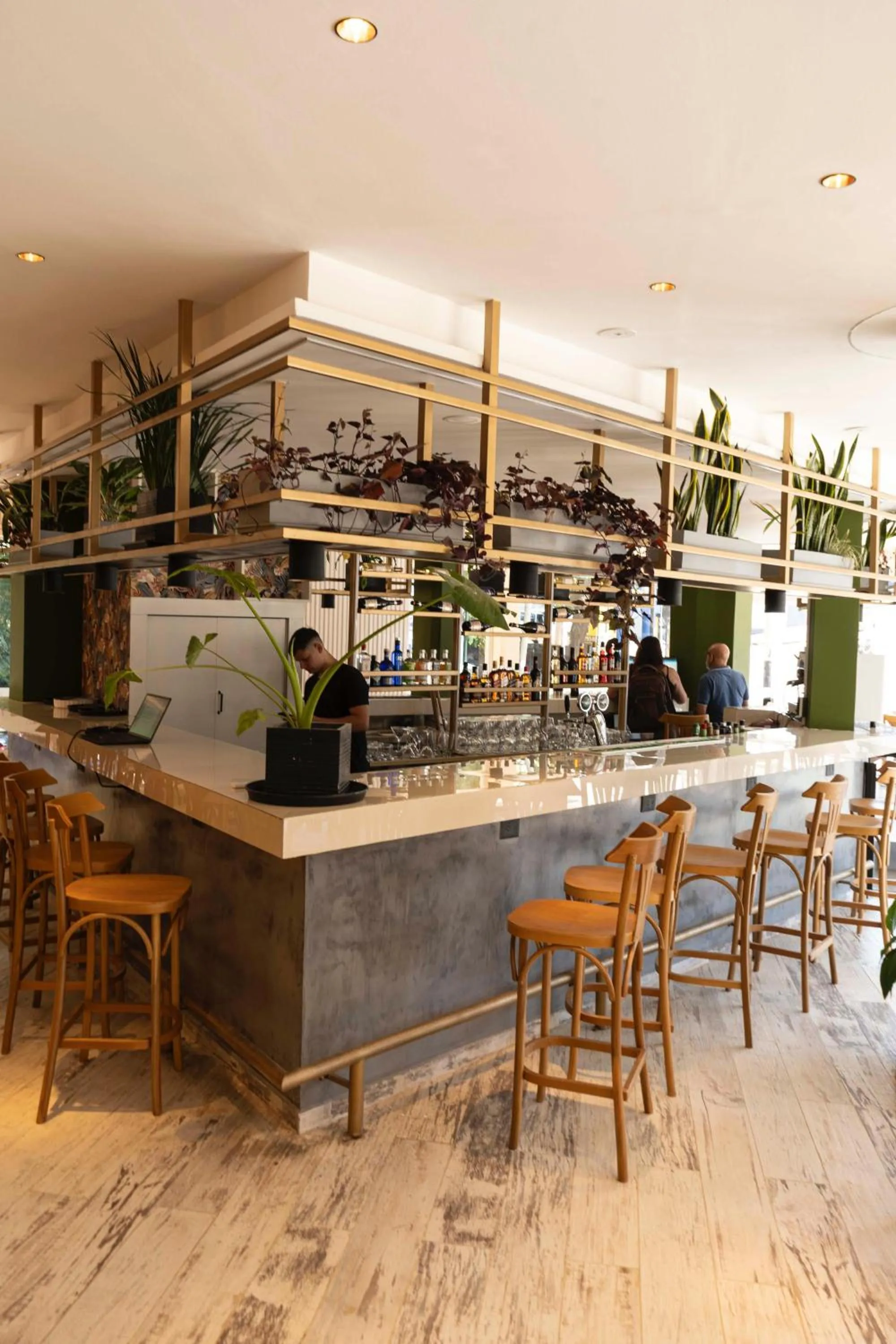 Restaurant/places to eat in Bagu Siete Bocas