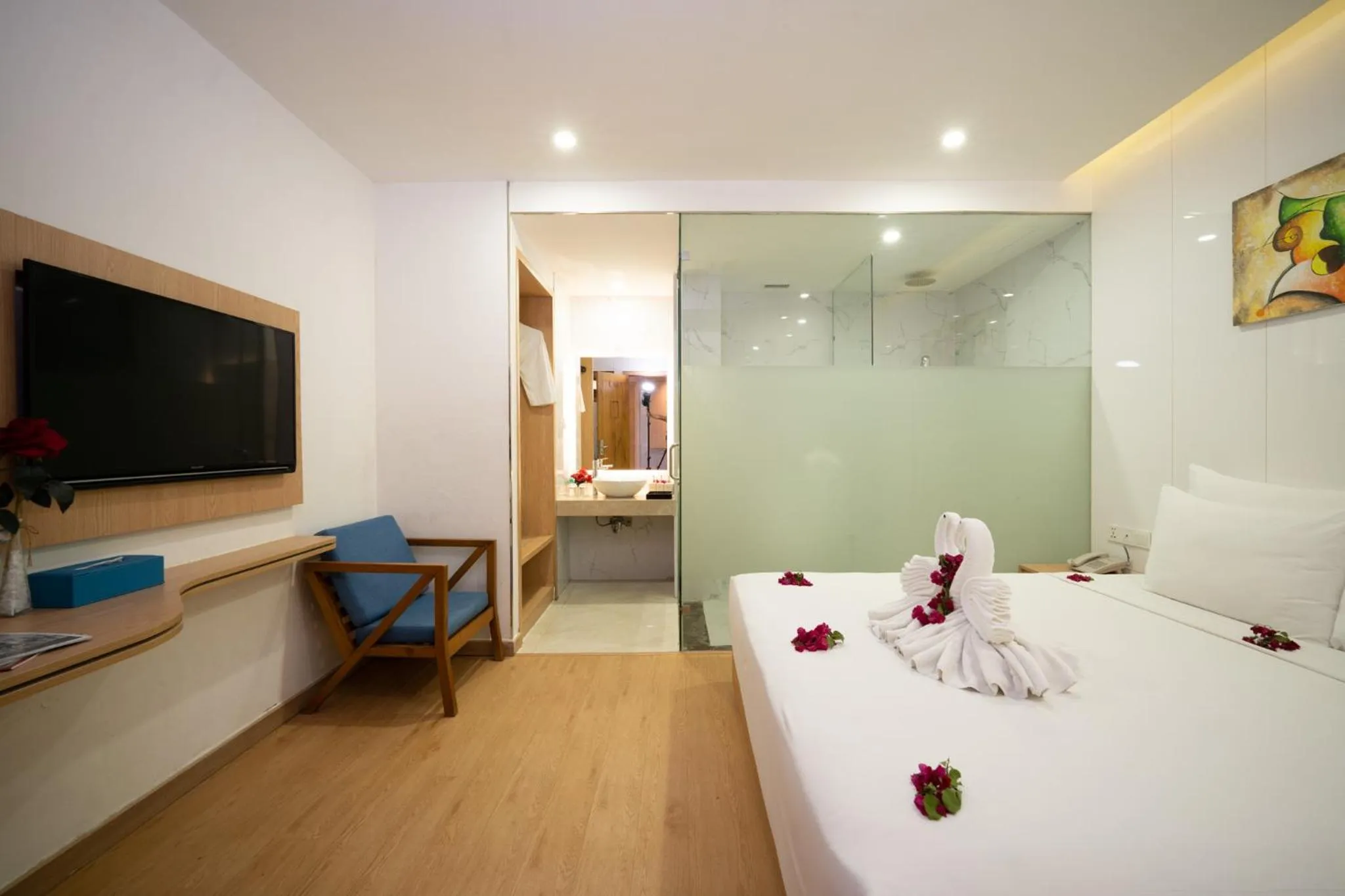 Toilet, Bed in KOVA Diamond Hotel Da Nang