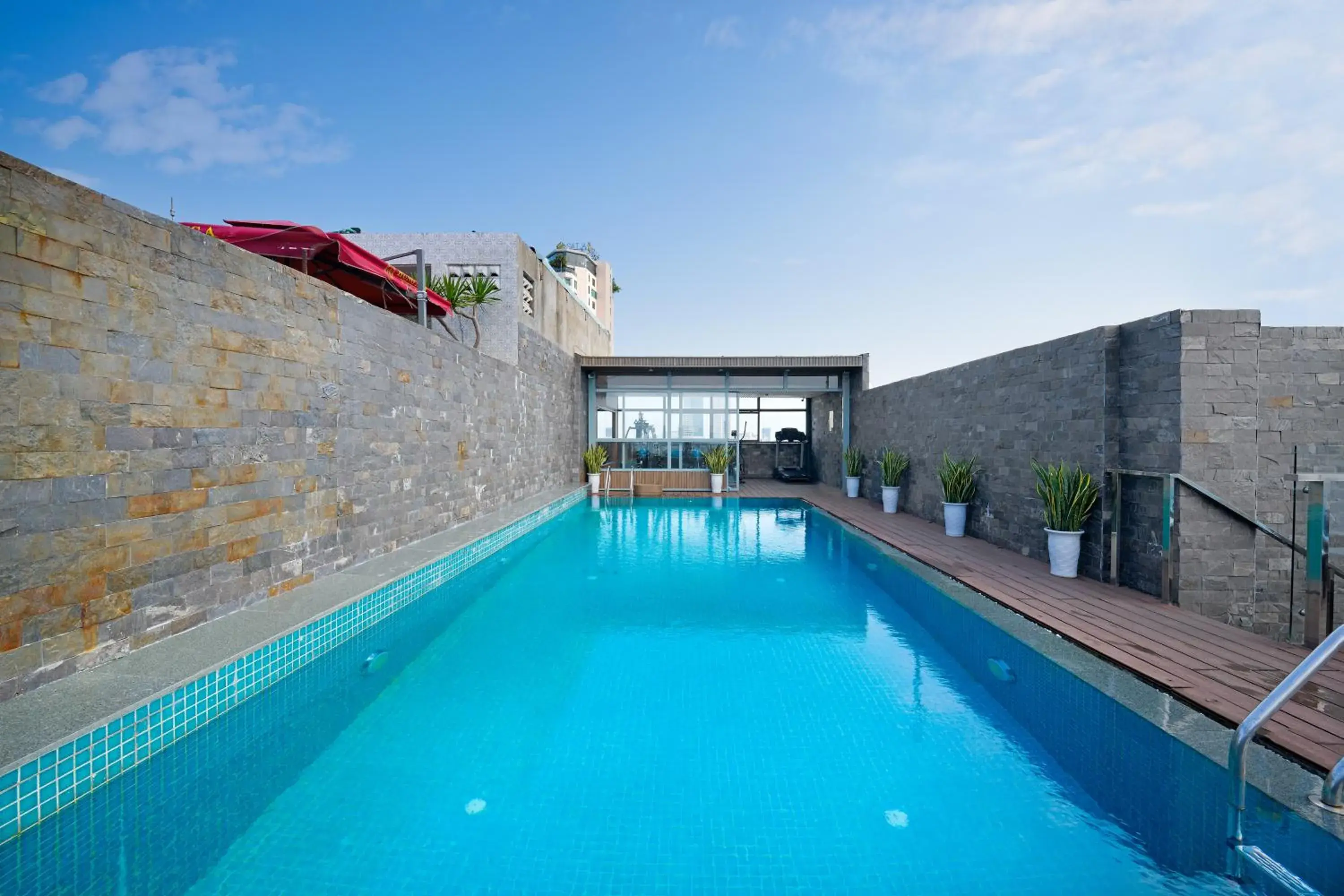 Swimming pool in KOVA Diamond Hotel Da Nang Swimming pool in KOVA Diamond Hotel Da Nang